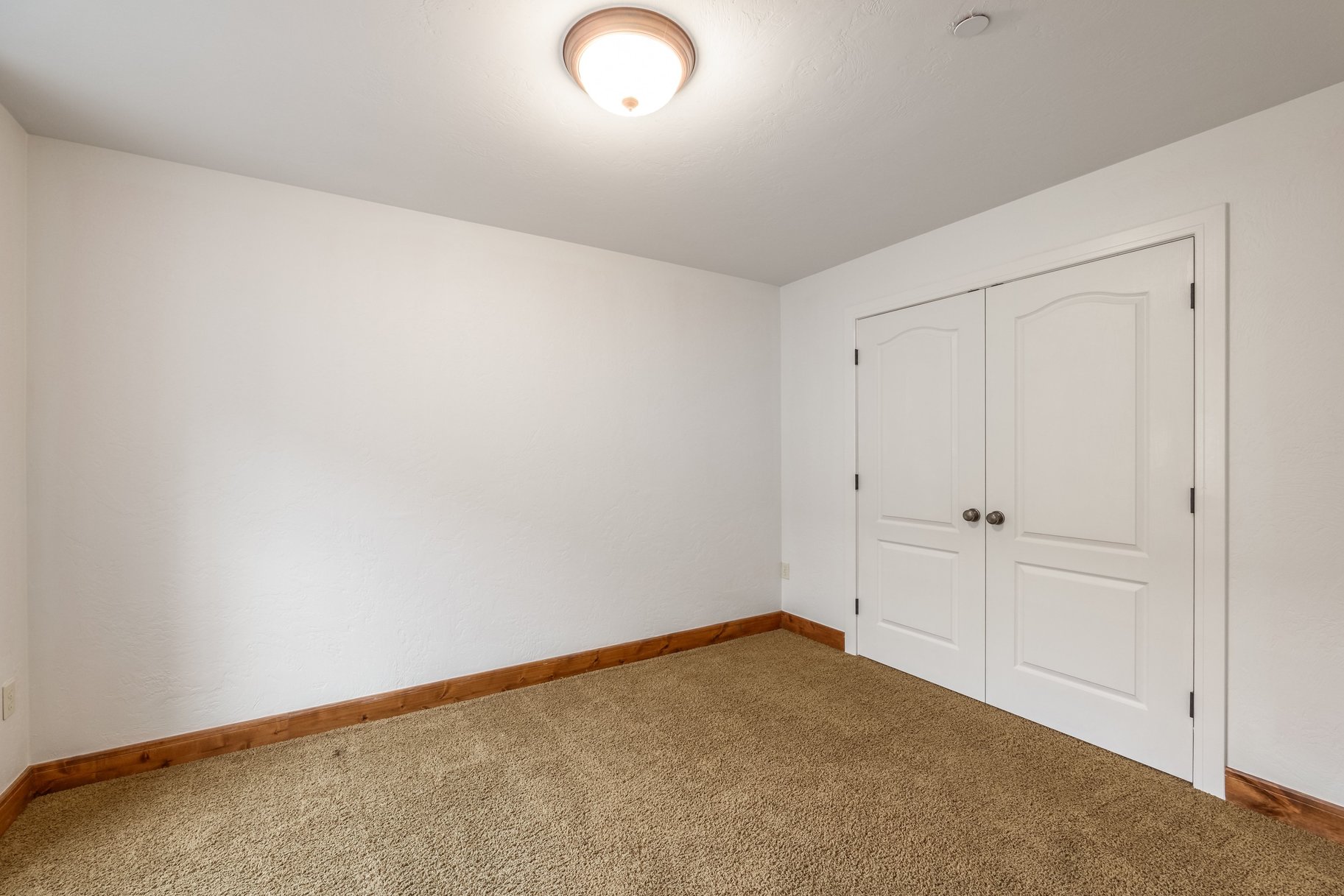  3-Bedroom Fox Point Townhome with 2-Car Garage & Newly Updated Kitchen - 物件實景