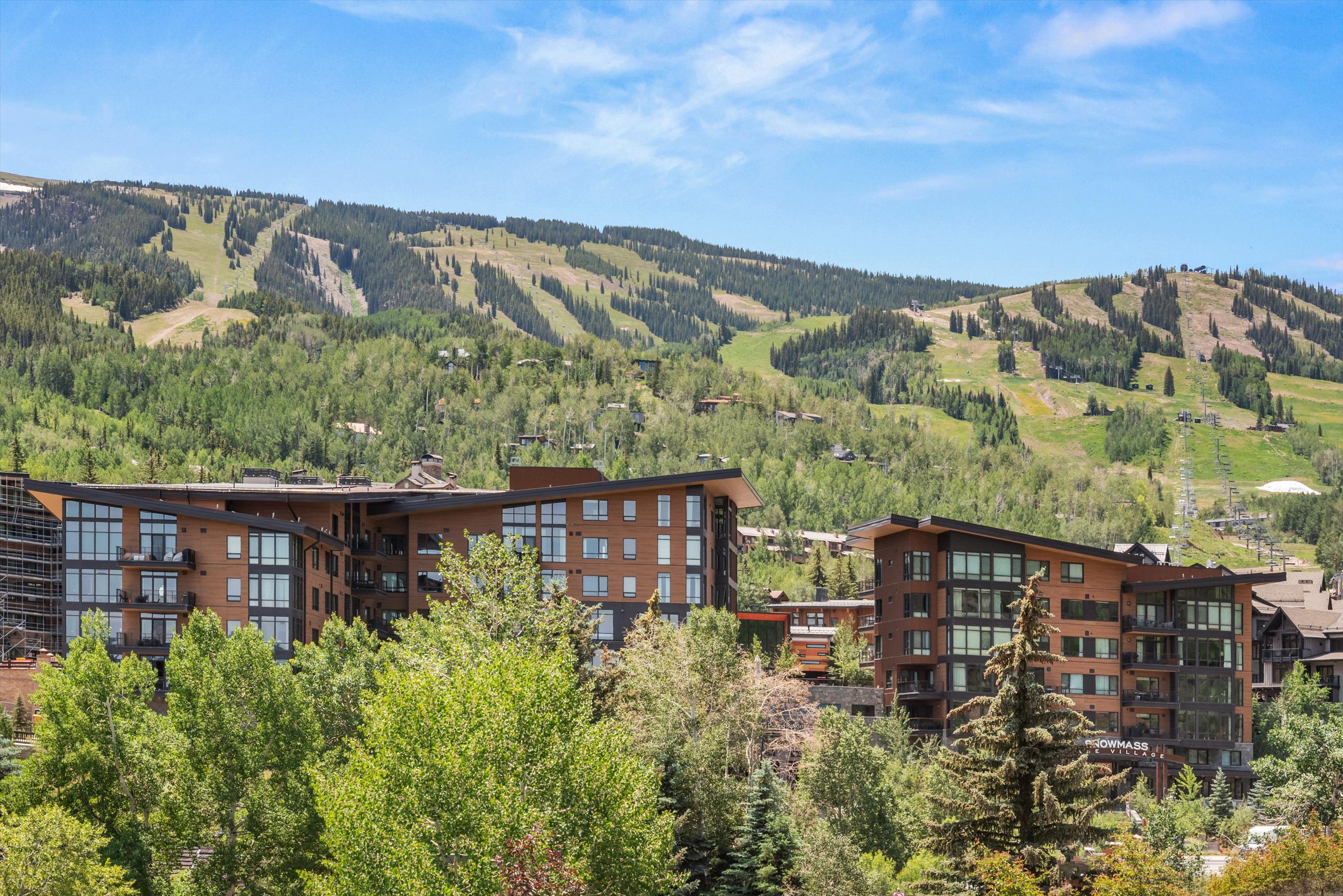  Elevated Mountain Living Meets Effortless Ski Access - 物件實景