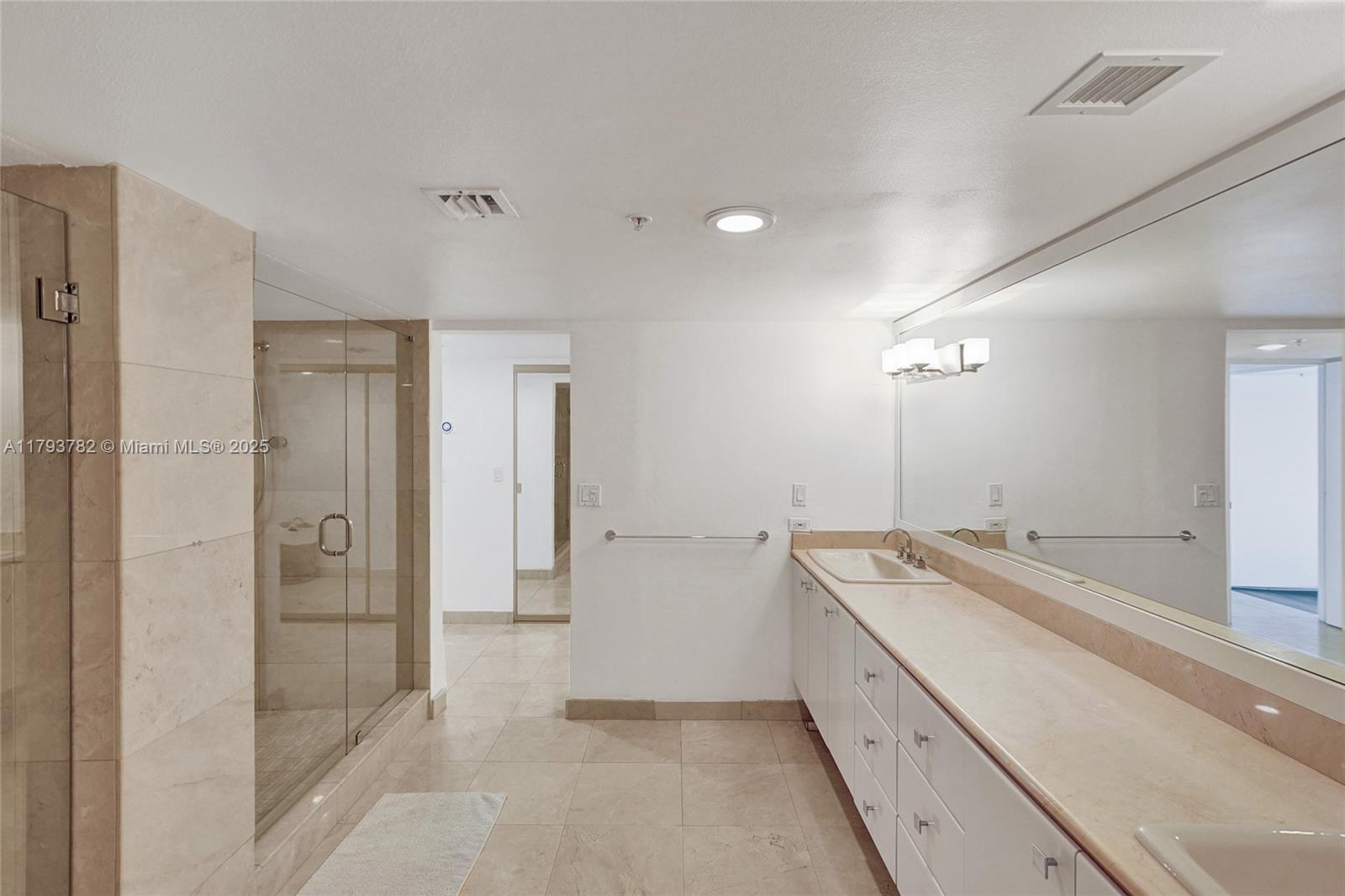 Aventura, Florida, 33180, United States, 5 Bedrooms Bedrooms, ,4 BathroomsBathrooms,Residential,For Sale,1794425