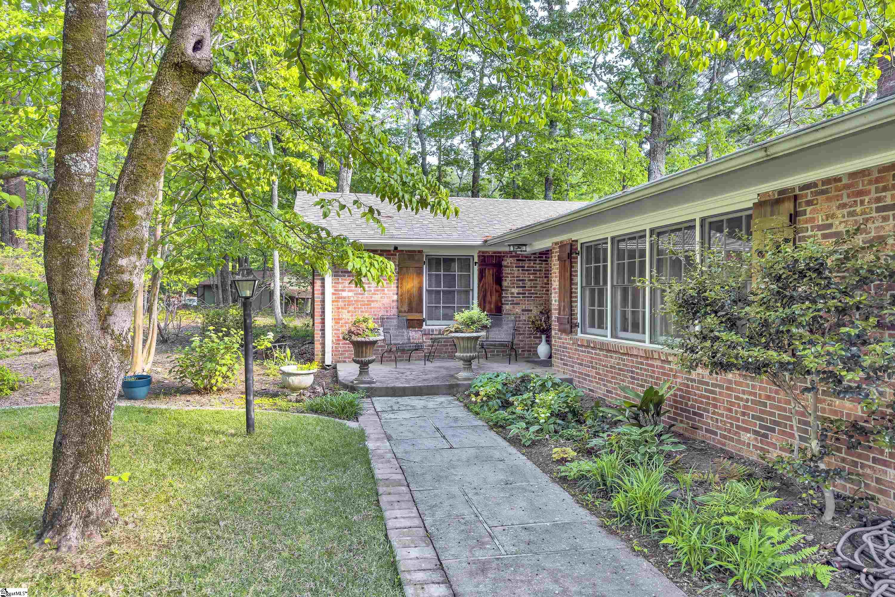 Landrum, South Carolina, 29356, United States, 3 Bedrooms Bedrooms, ,3 BathroomsBathrooms,Residential,For Sale,1948033