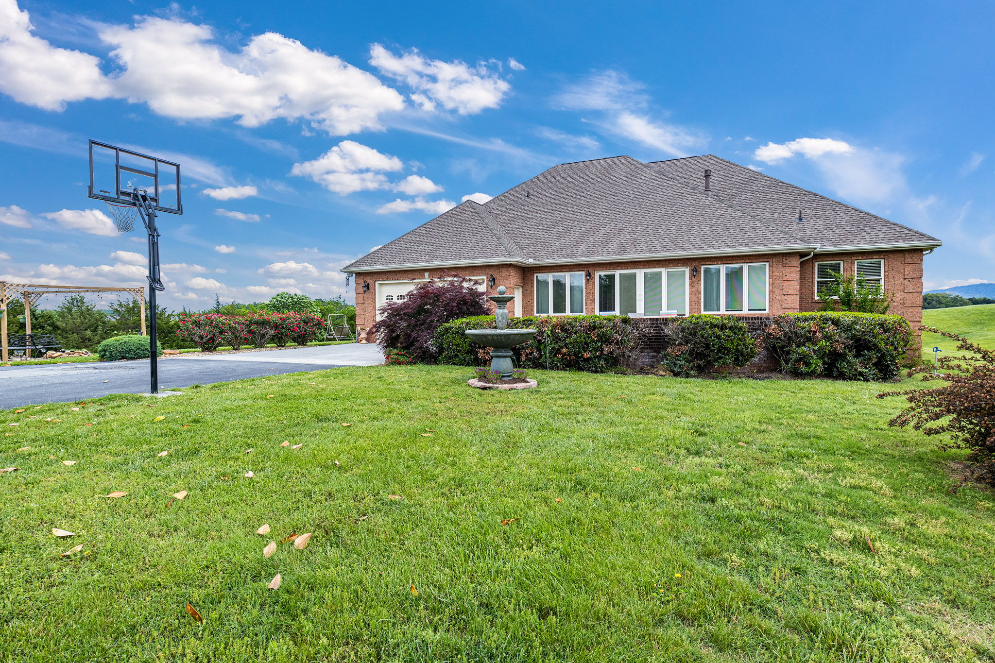 Sevierville, Tennessee, 37876, United States, 3 Bedrooms Bedrooms, ,3 BathroomsBathrooms,Residential,For Sale,1979818