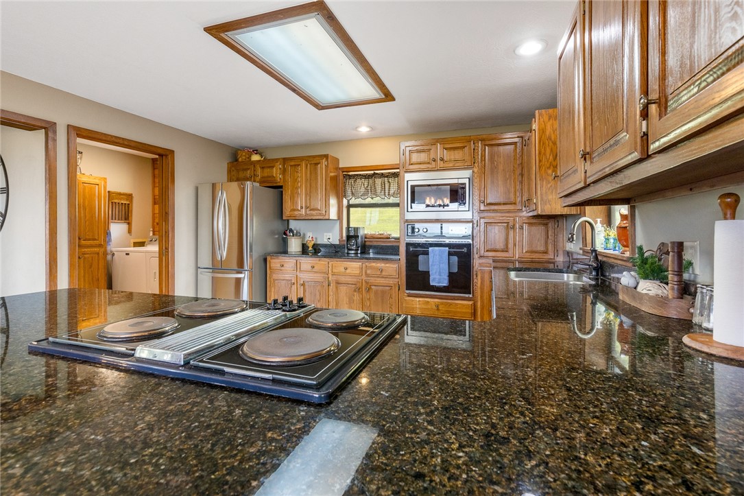 Compton, Arkansas, 72624, United States, 5 Bedrooms Bedrooms, ,3 BathroomsBathrooms,Residential,For Sale,1805954