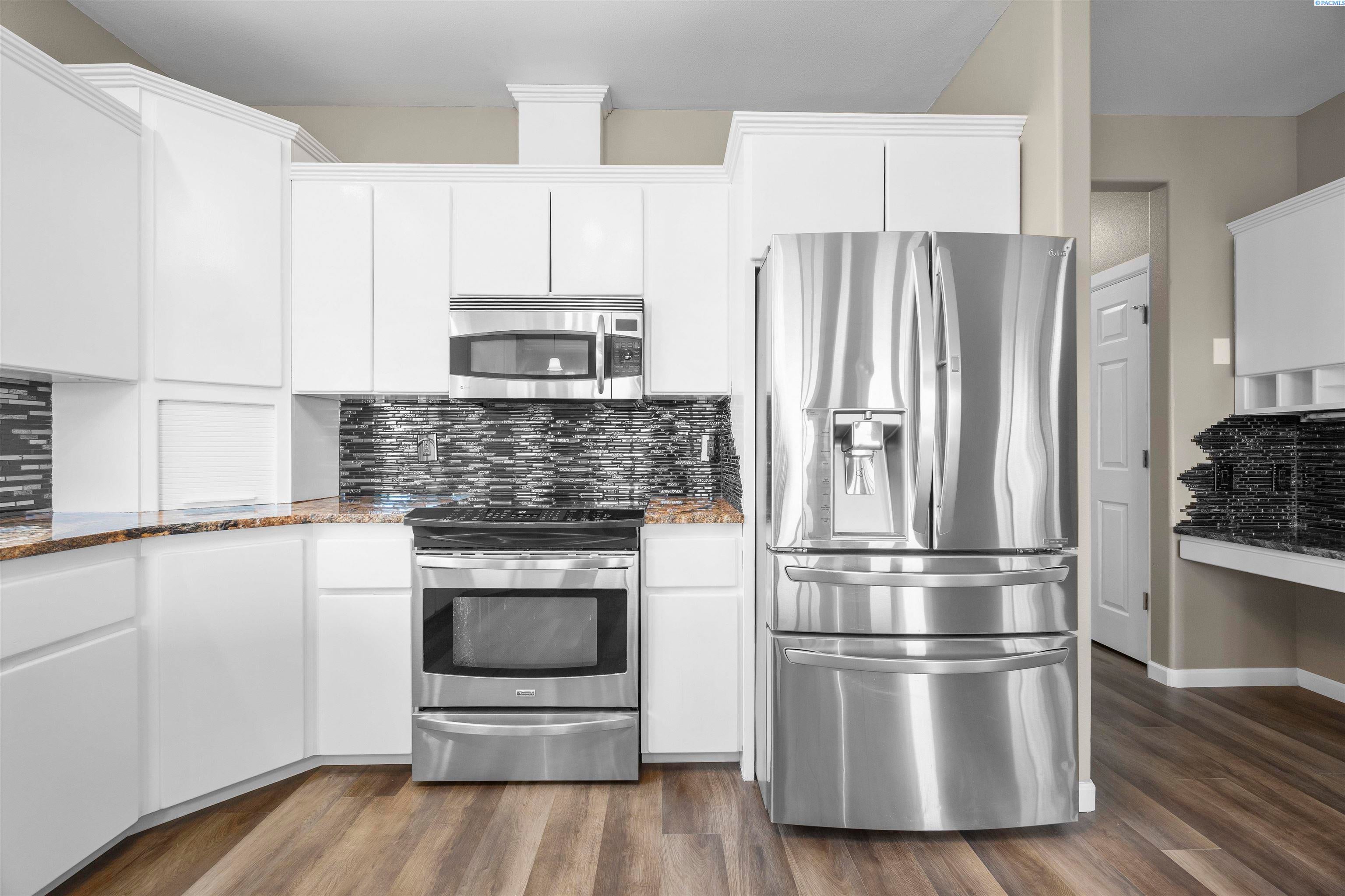 West Richland, Washington, 99353, United States, 5 Bedrooms Bedrooms, ,3 BathroomsBathrooms,Residential,For Sale,2020893