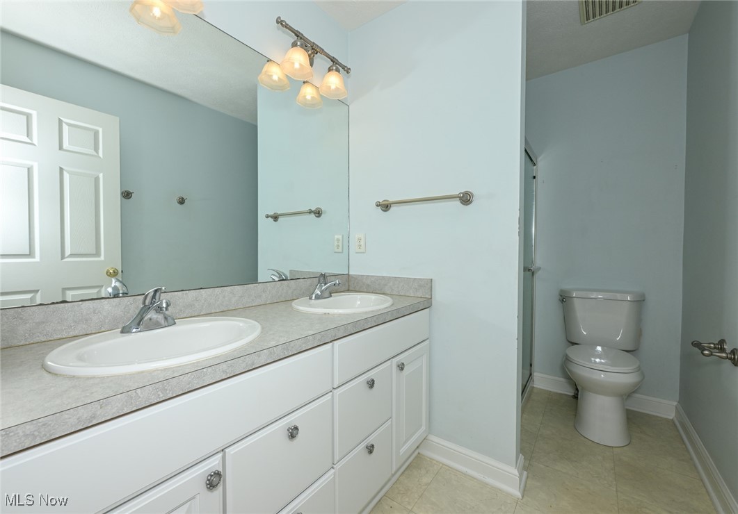 Aurora, Ohio, 44202, United States, 4 Bedrooms Bedrooms, ,4 BathroomsBathrooms,Residential,For Sale,1932632