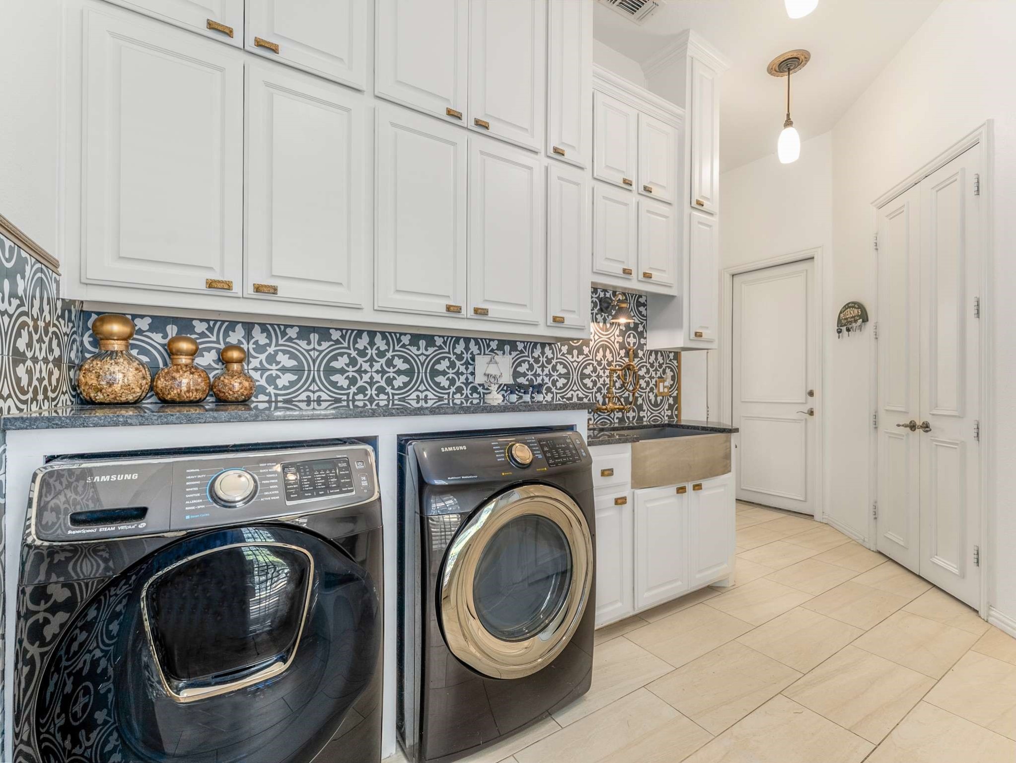 Southlake, Texas, 76092, United States, 5 Bedrooms Bedrooms, ,6 BathroomsBathrooms,Residential,For Sale,1962408