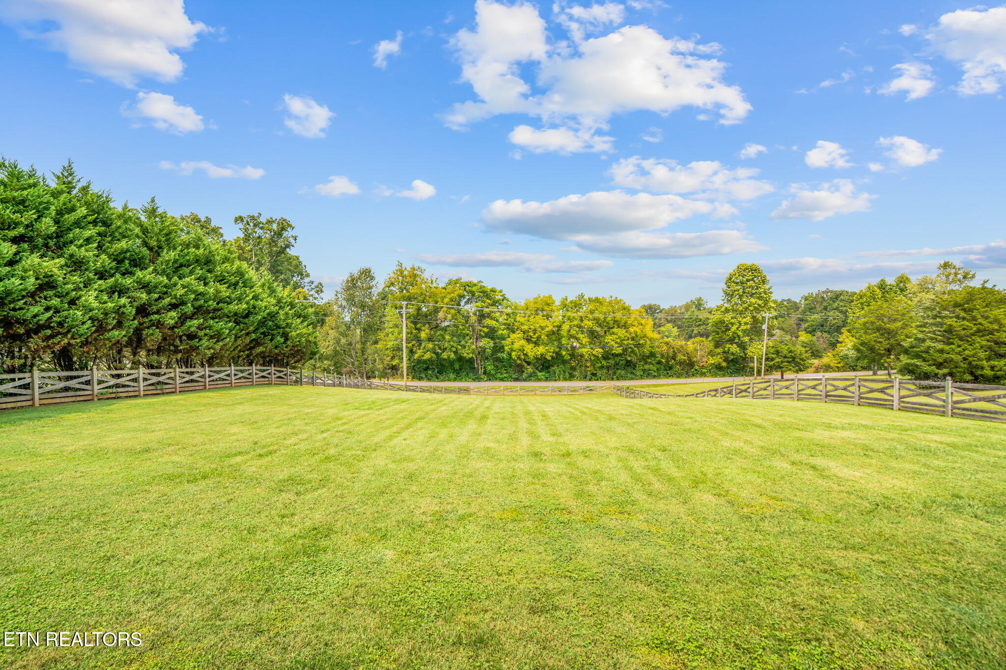 Maryville, Tennessee, 37803, United States, 3 Bedrooms Bedrooms, ,2 BathroomsBathrooms,Residential,For Sale,1942591