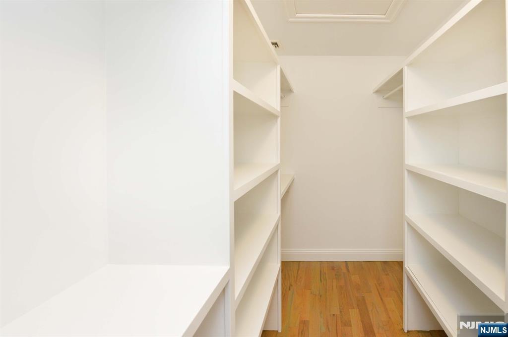 Mahwah, New Jersey, 07430, United States, 4 Bedrooms Bedrooms, ,3 BathroomsBathrooms,Residential,For Sale,1989324