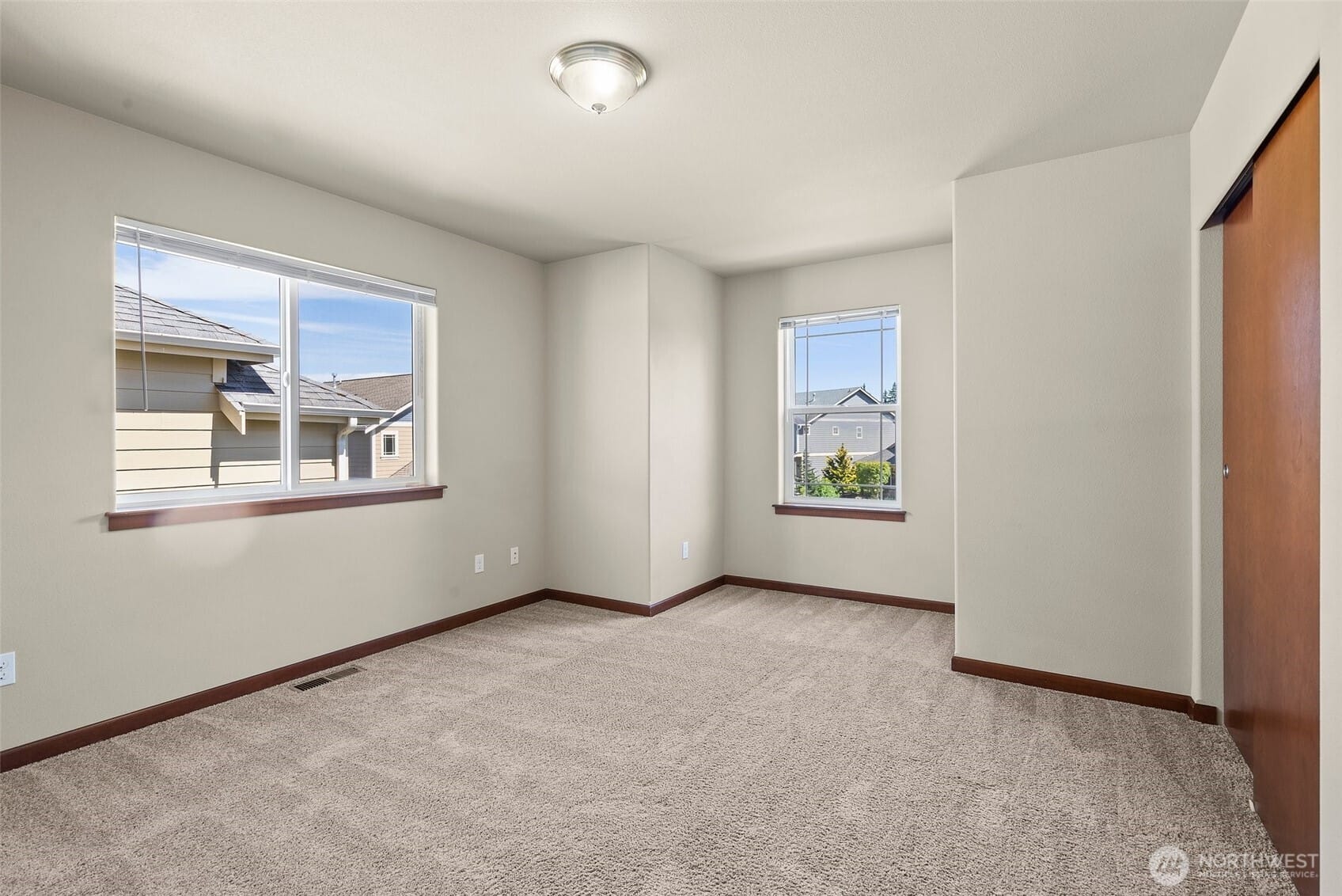 Puyallup, Washington, 98374, United States, 3 Bedrooms Bedrooms, ,3 BathroomsBathrooms,Residential,For Sale,1885383