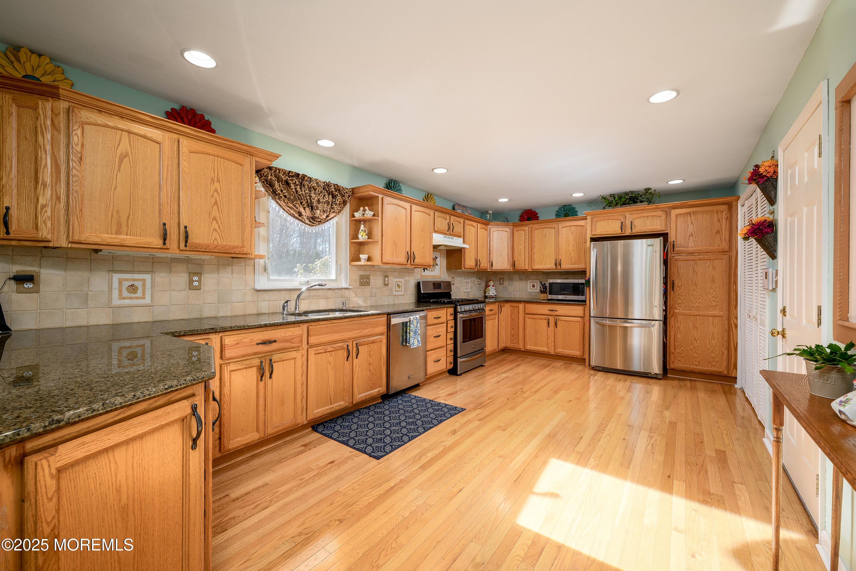 Manalapan, New Jersey, 07726, United States, 4 Bedrooms Bedrooms, ,3 BathroomsBathrooms,Residential,For Sale,2003393