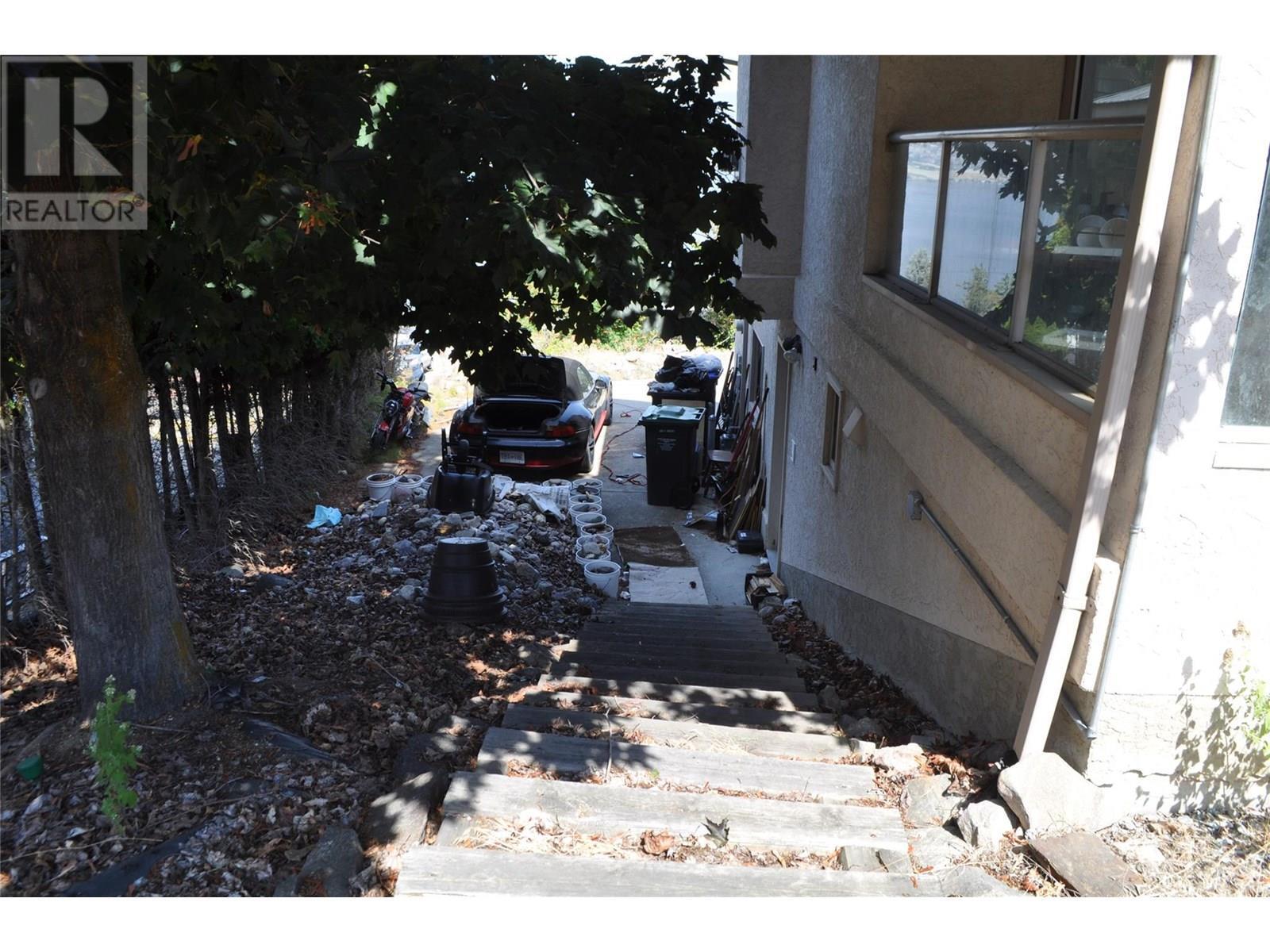 KELOWNA, British Columbia, V1W 4K4, CA, 3 Bedrooms Bedrooms, ,3 BathroomsBathrooms,Residential,For Sale,1906808