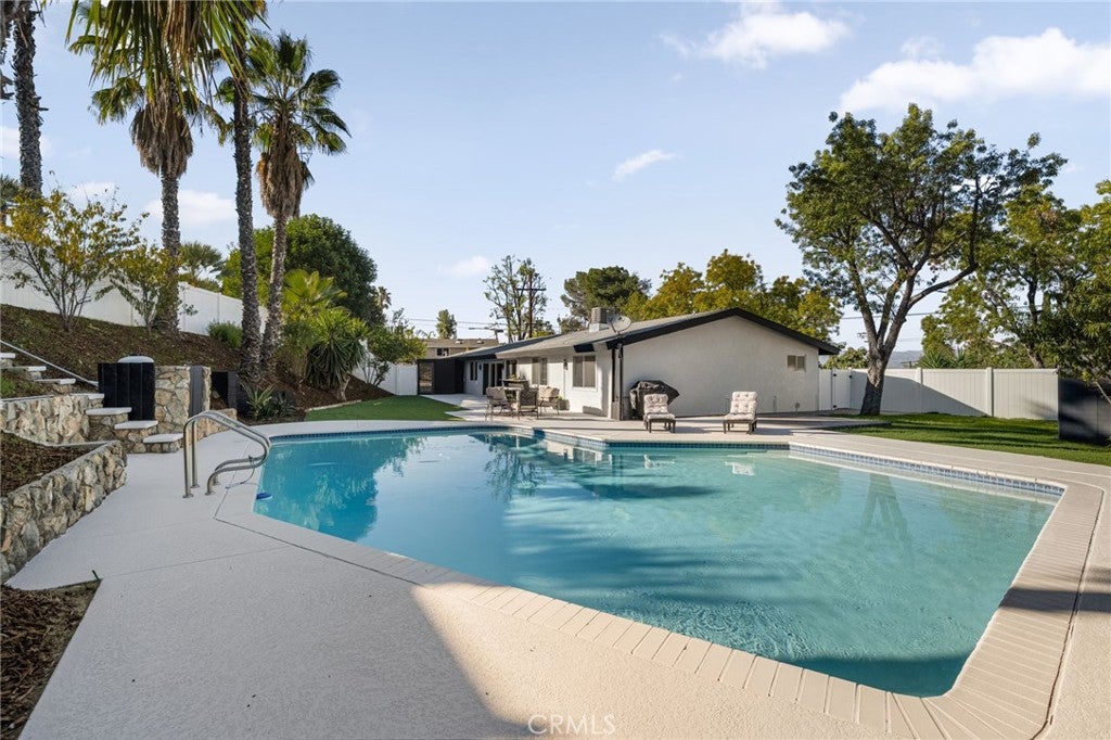 Woodland Hills, California, 91367, United States, 3 Bedrooms Bedrooms, ,2 BathroomsBathrooms,Residential,For Sale,1991959