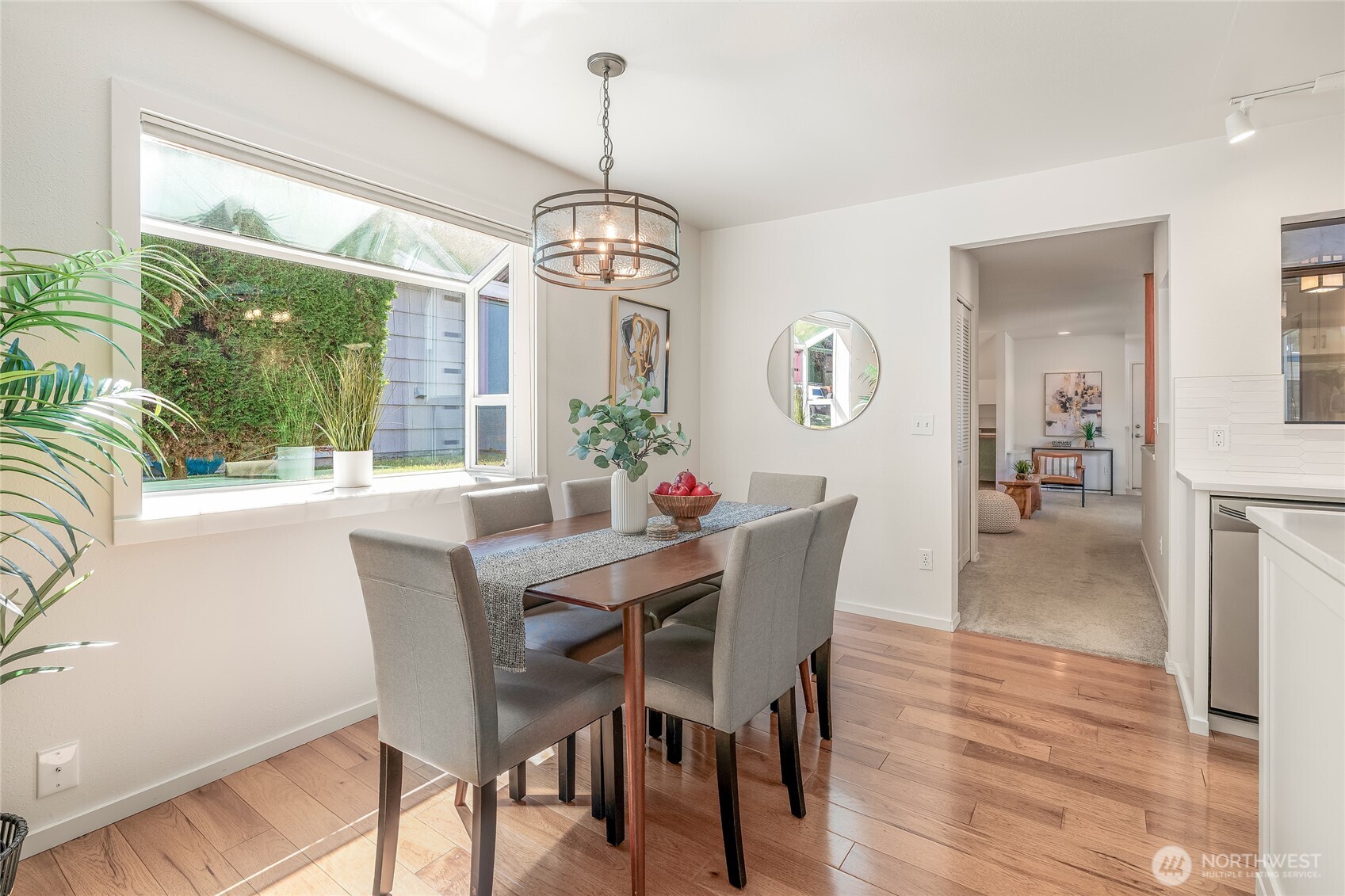 Kirkland, Washington, 98033, United States, 3 Bedrooms Bedrooms, ,2 BathroomsBathrooms,Residential,For Sale,1988237