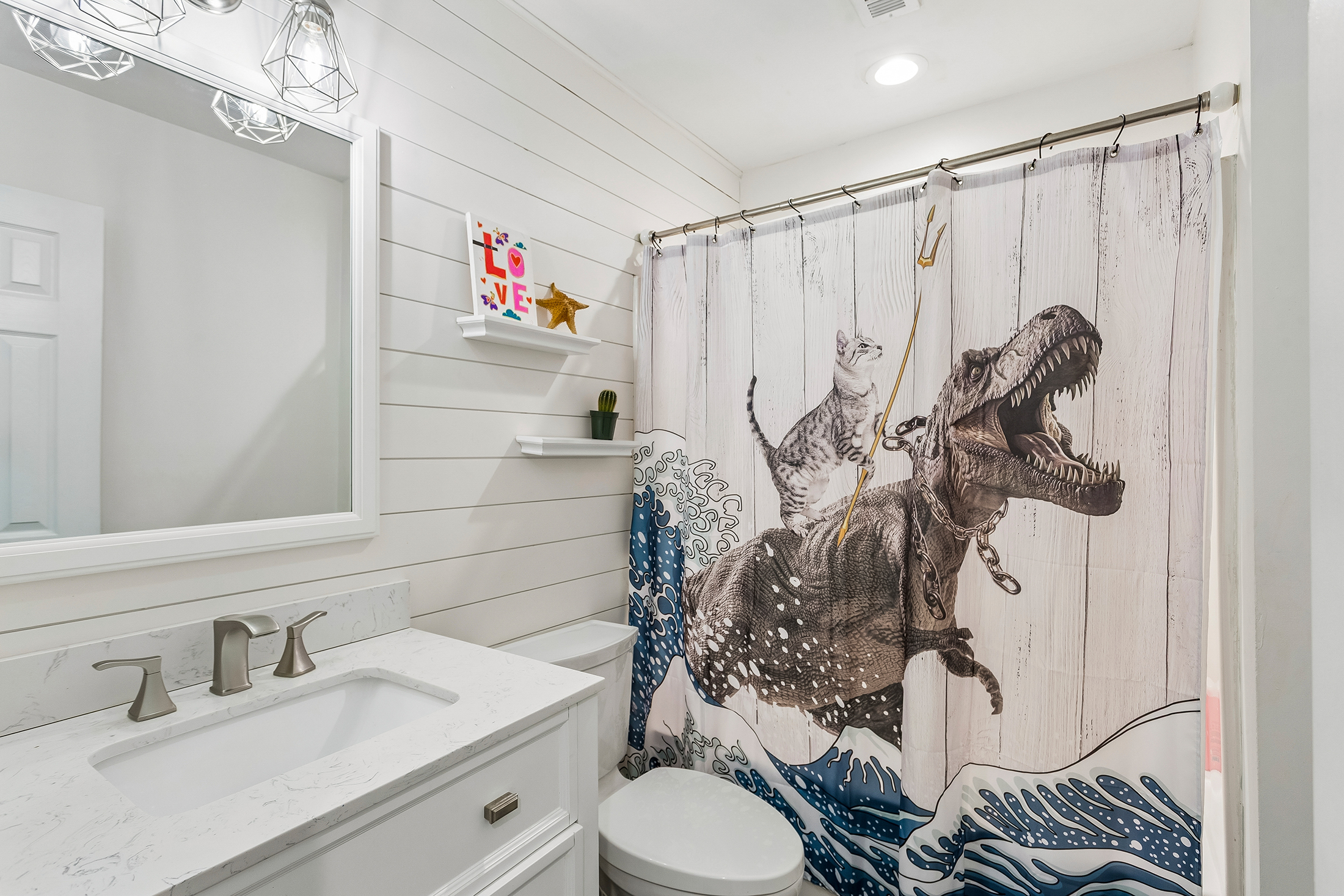  Beautifully Updated and Move-in Ready Four Bedroom Home - 物件實景