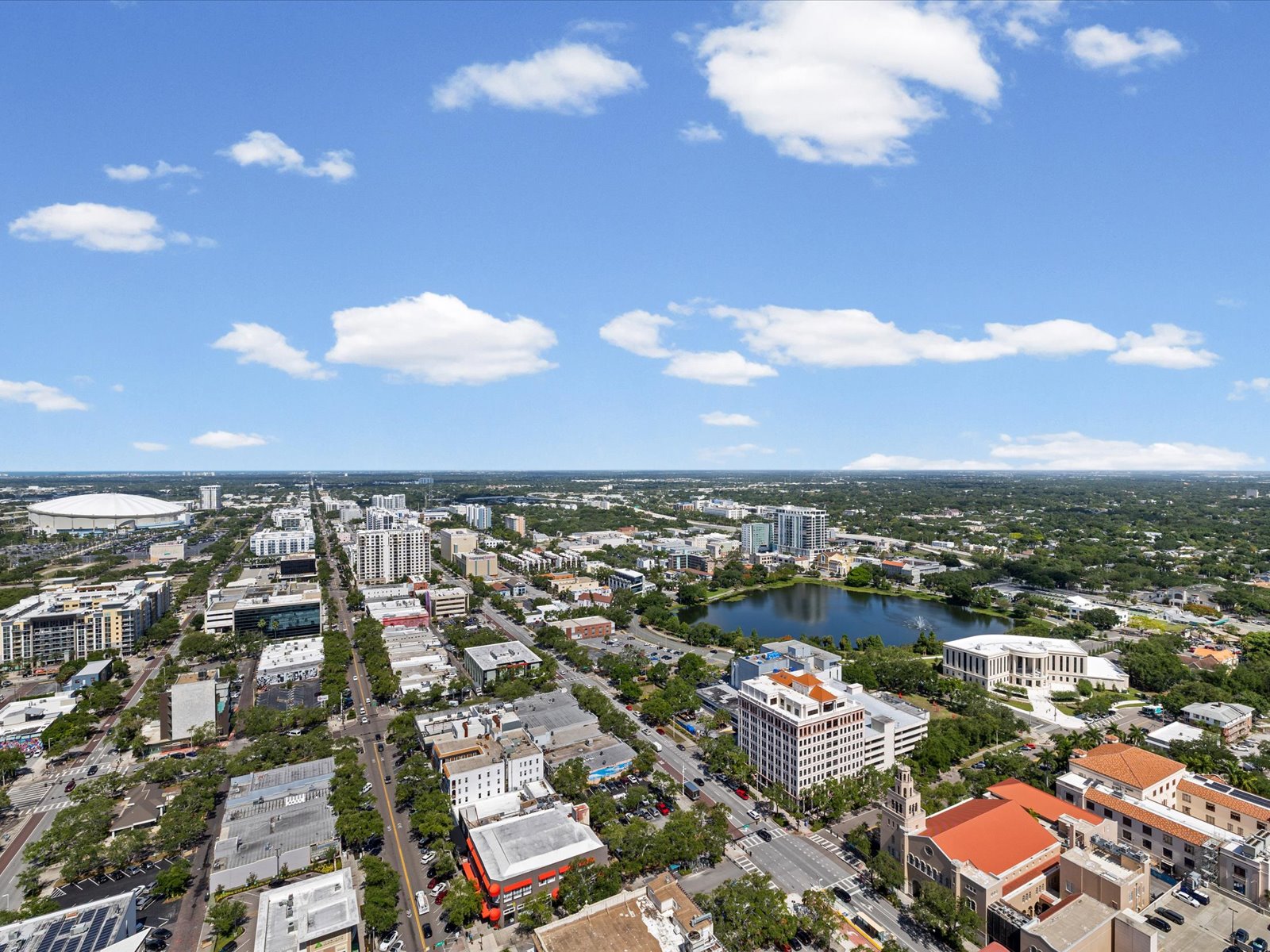 ST Petersburg, Florida, 33701, United States, 2 Bedrooms Bedrooms, ,3 BathroomsBathrooms,Residential,For Sale,2049072