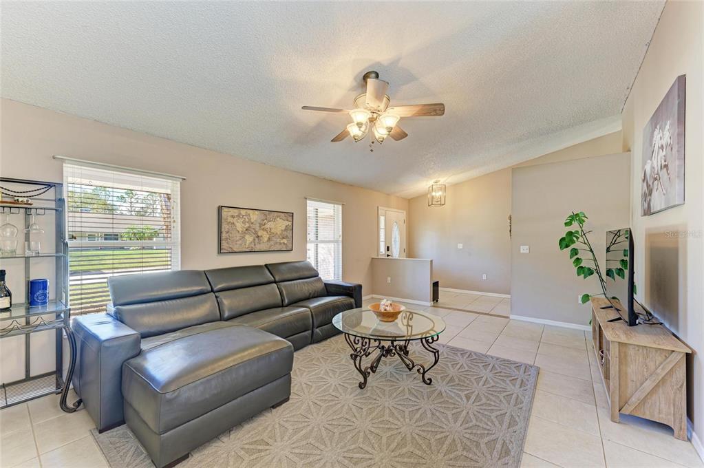 Bradenton, Florida, 34212, United States, 3 Bedrooms Bedrooms, ,2 BathroomsBathrooms,Residential,For Sale,1751964