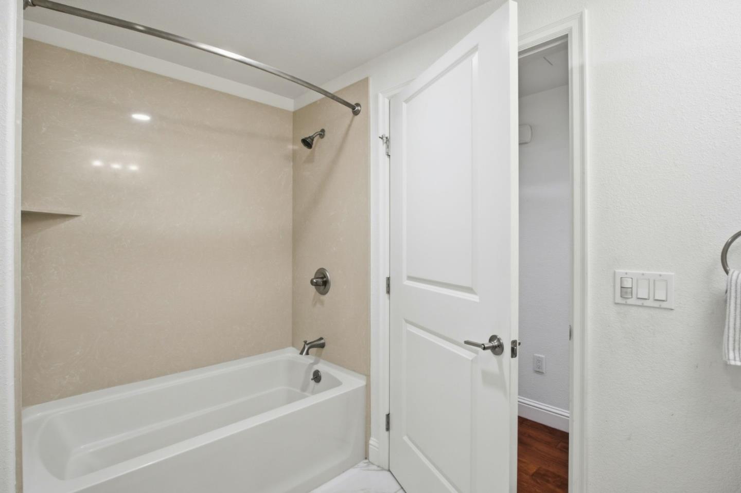 Santa Clara, California, 95051, United States, 2 Bedrooms Bedrooms, ,2 BathroomsBathrooms,Residential,For Sale,1989237