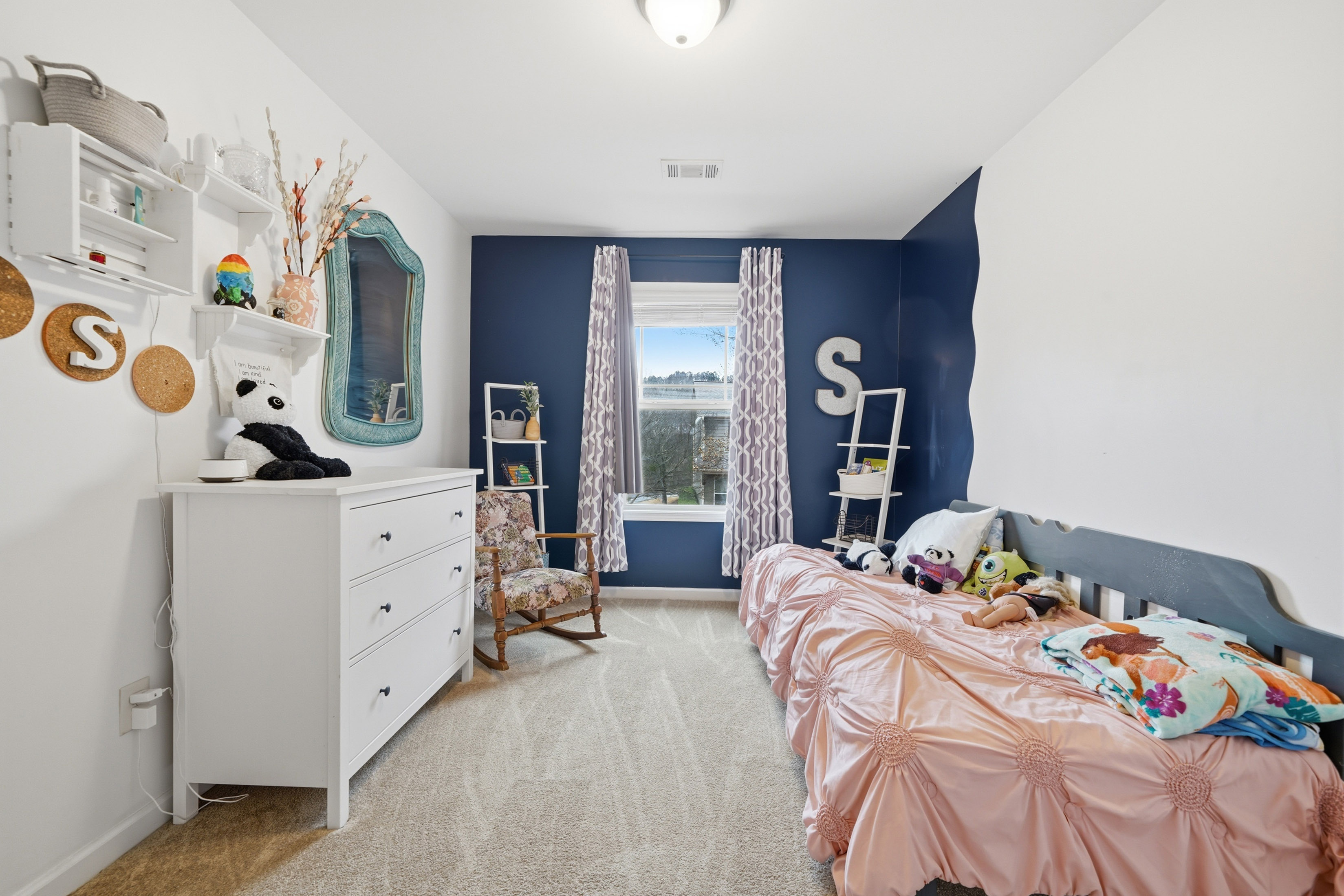  Charming End-Unit Townhome at the End of a Peaceful Cul-de-Sac - 物件實景