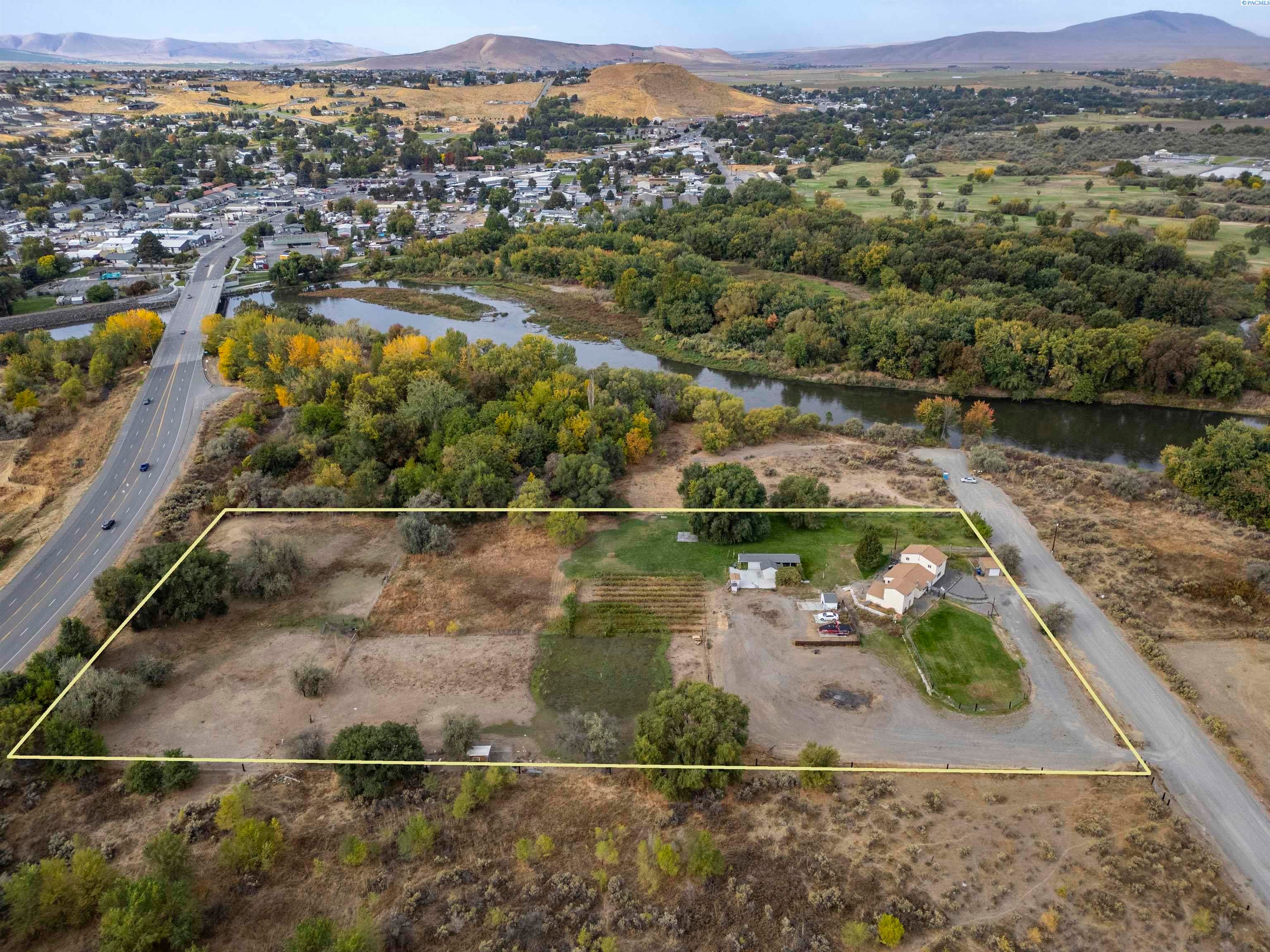 Richland, Washington, 99354, United States, 3 Bedrooms Bedrooms, ,2 BathroomsBathrooms,Residential,For Sale,1978459
