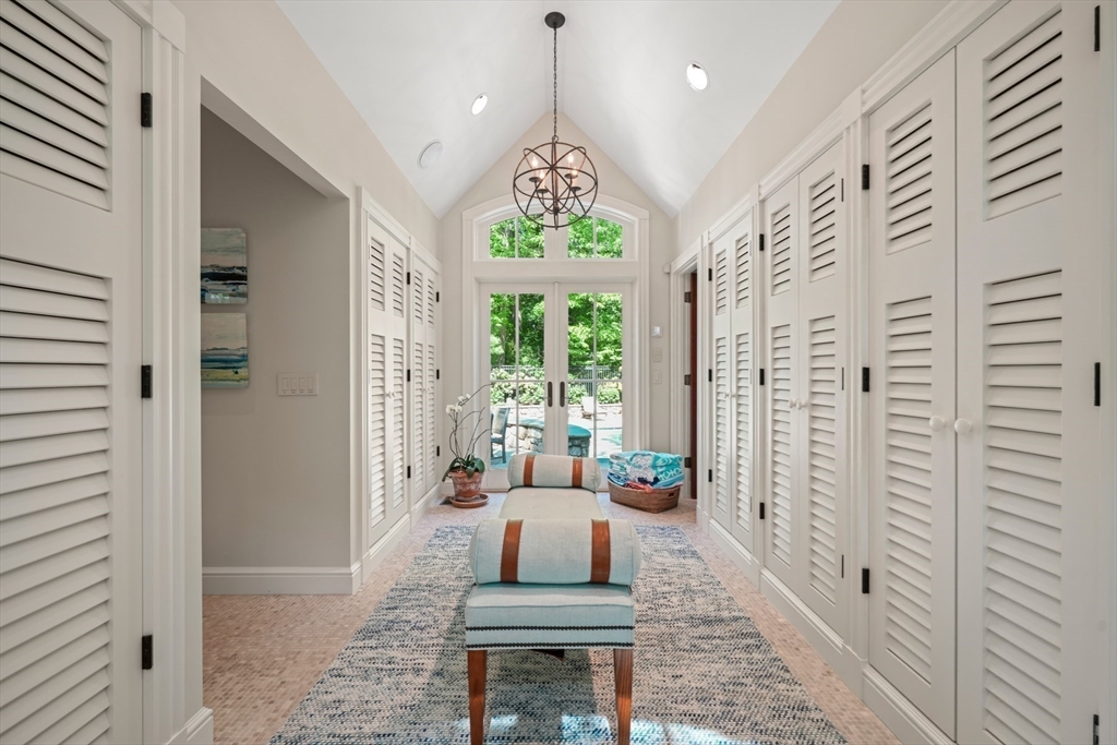 Wellesley, Massachusetts, 02481, United States, 2 Bedrooms Bedrooms, ,3 BathroomsBathrooms,Residential,For Sale,1941651