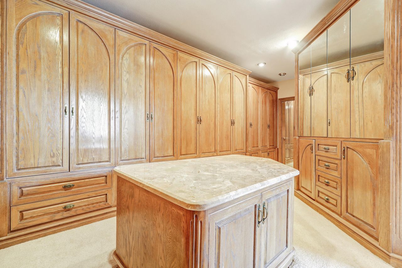 Los Ranchos, New Mexico, 87107, United States, 5 Bedrooms Bedrooms, ,5 BathroomsBathrooms,Residential,For Sale,1900994