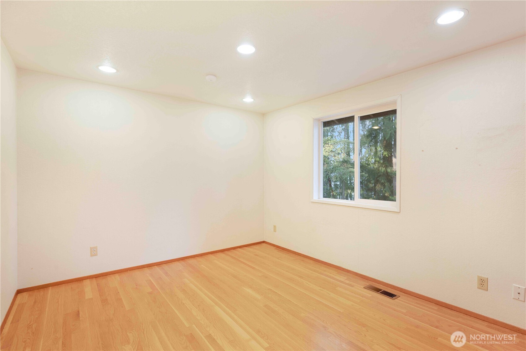 Silverdale, Washington, 98383, United States, 3 Bedrooms Bedrooms, ,2 BathroomsBathrooms,Residential,For Sale,1939245