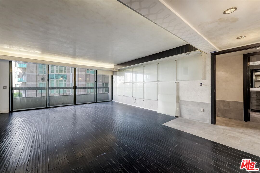 Los Angeles, California, 90024, United States, 2 Bedrooms Bedrooms, ,1 BathroomBathrooms,Residential,For Sale,1939322