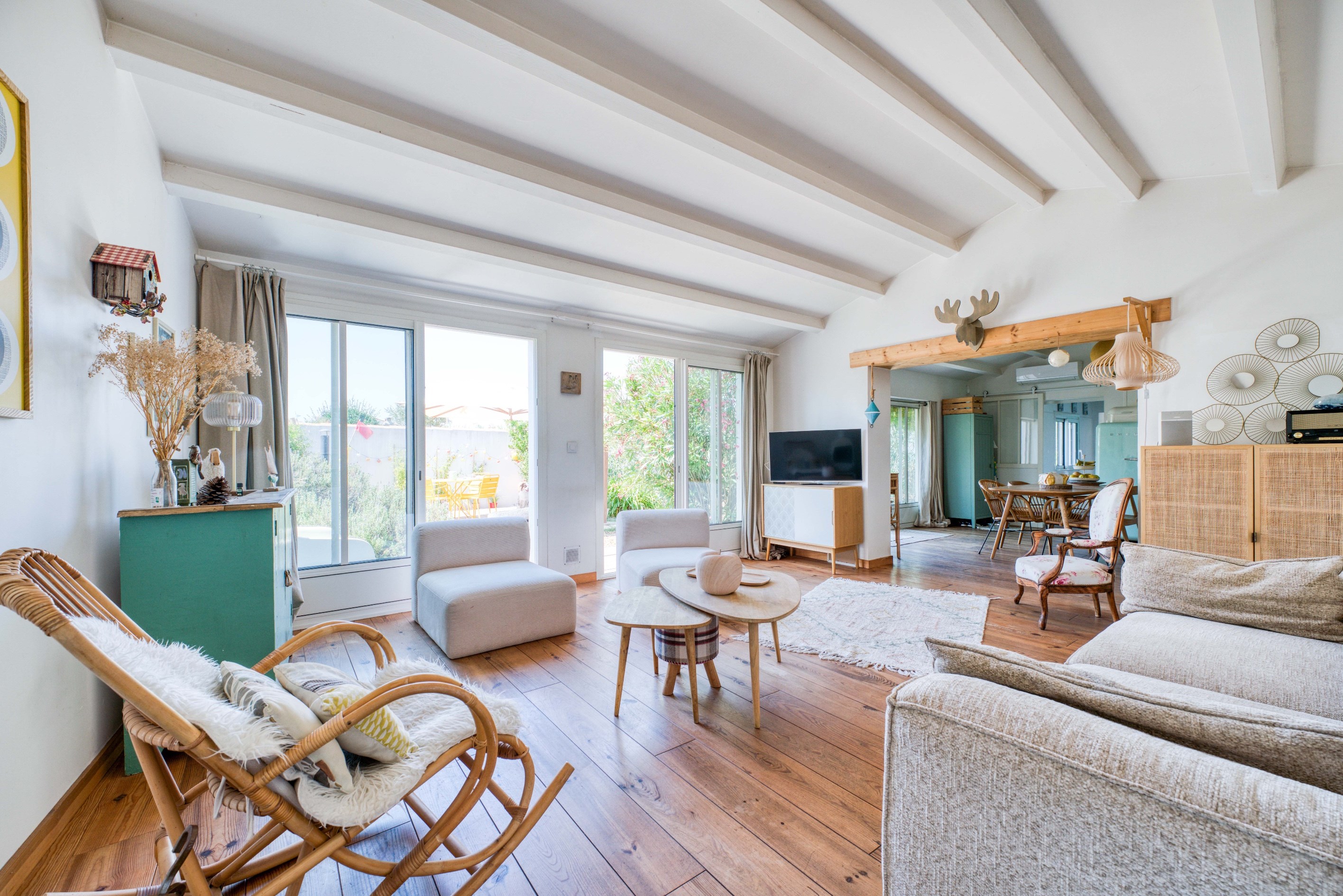  SMALL LONGERE IN THE HEART OF CHASSIRON VILLAGE St DENIS D