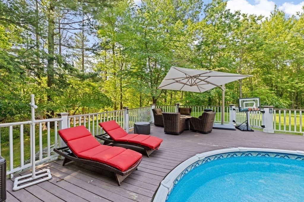 Braintree, Massachusetts, 02184, United States, 5 Bedrooms Bedrooms, ,4 BathroomsBathrooms,Residential,For Sale,1857635