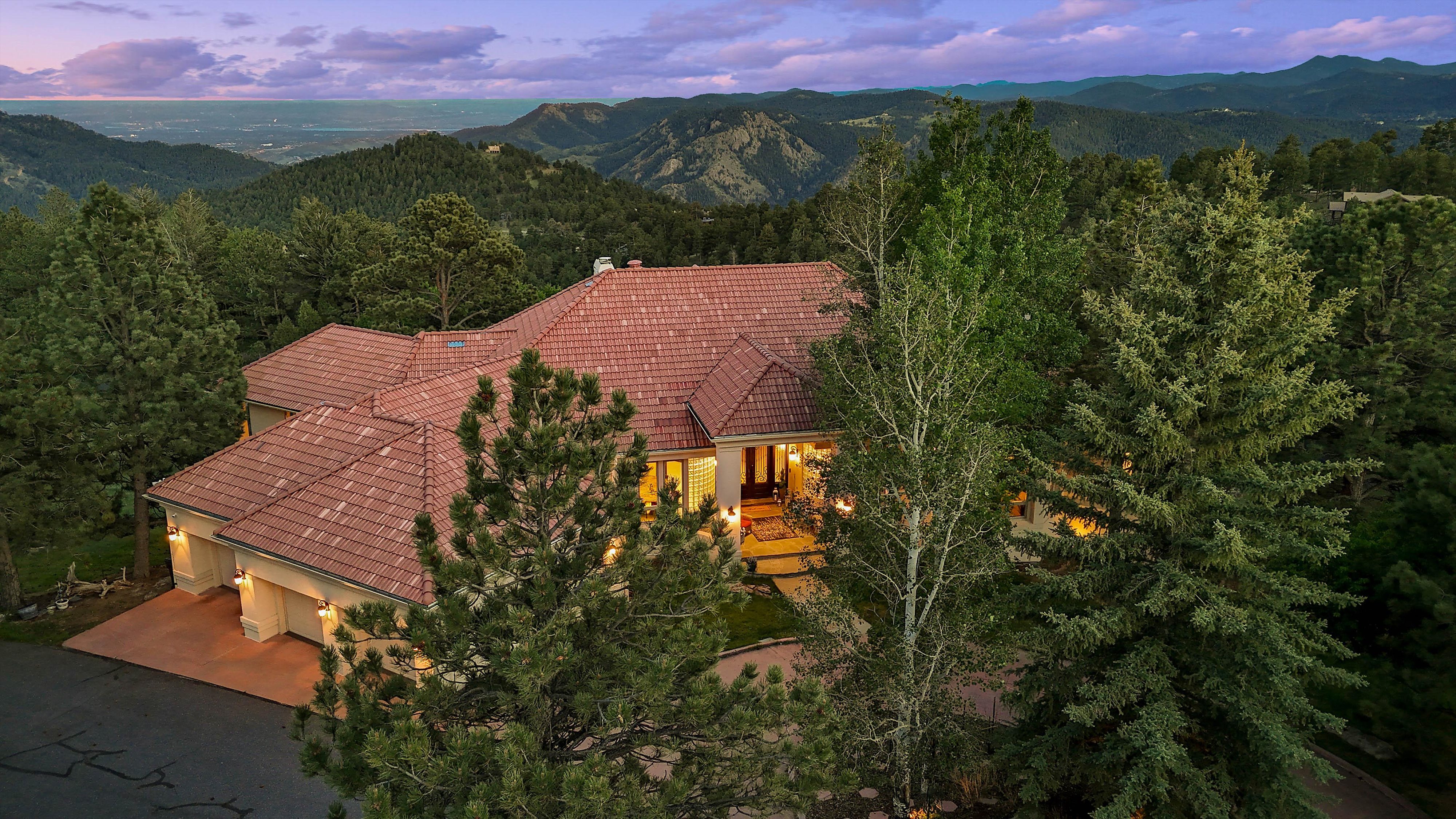  Imagine Waking Up to a Magnificent Sunrise Painting the Sky in Vibrant Hues - 物件實景