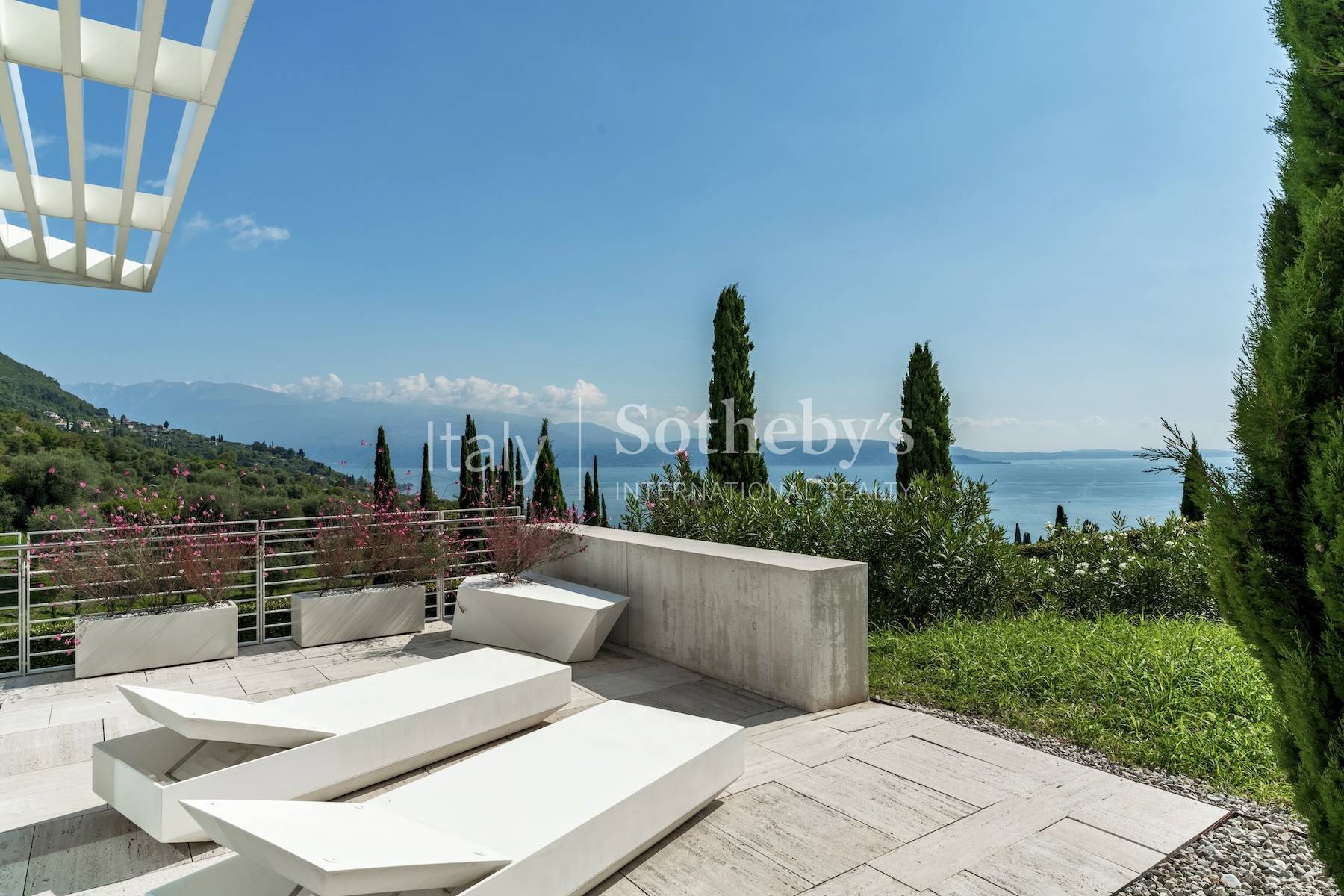  Lake view villa designed by architect Richard Meier - 物件實景