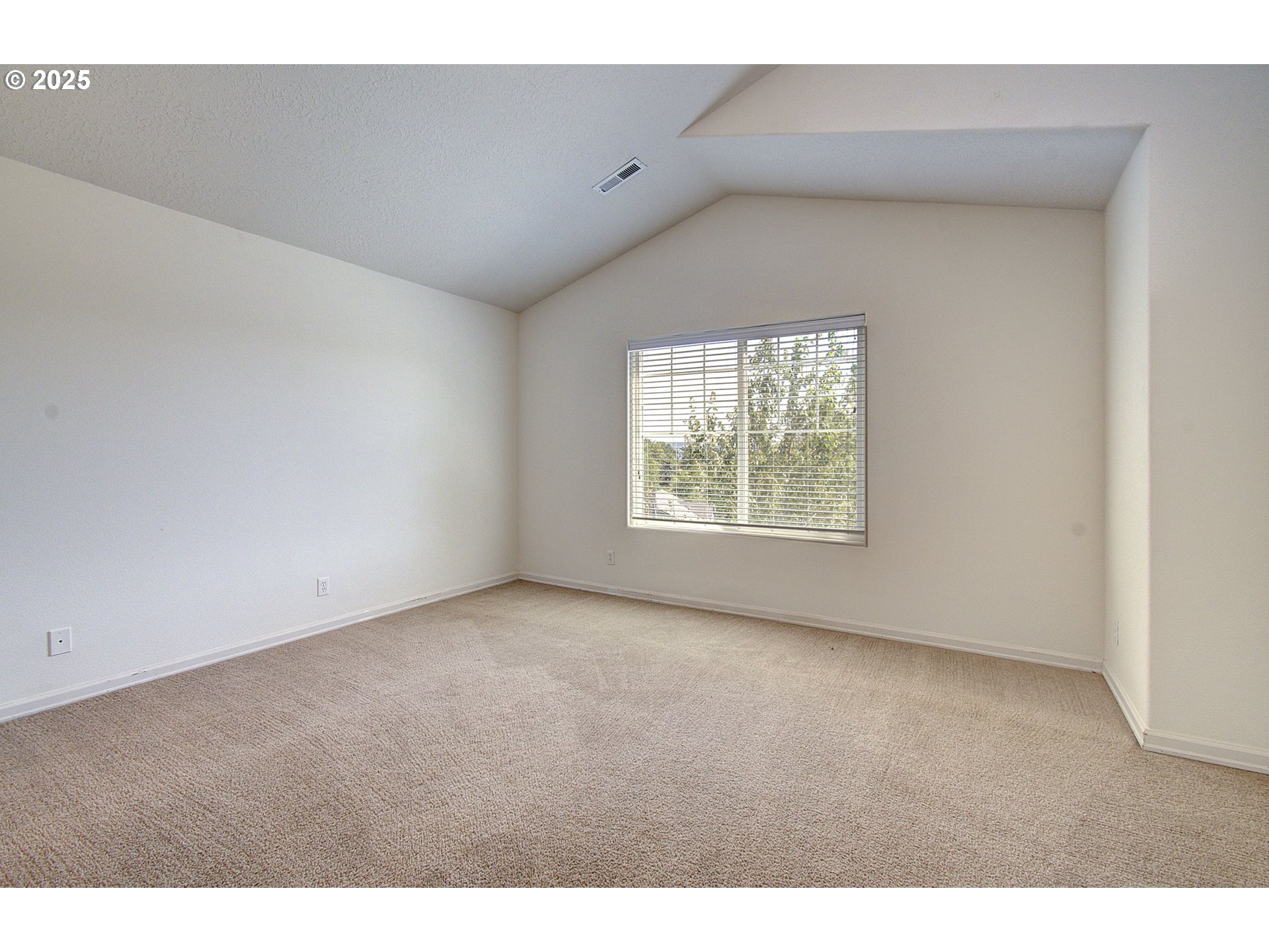 Washougal, Washington, 98671, United States, 3 Bedrooms Bedrooms, ,2 BathroomsBathrooms,Residential,For Sale,1890933