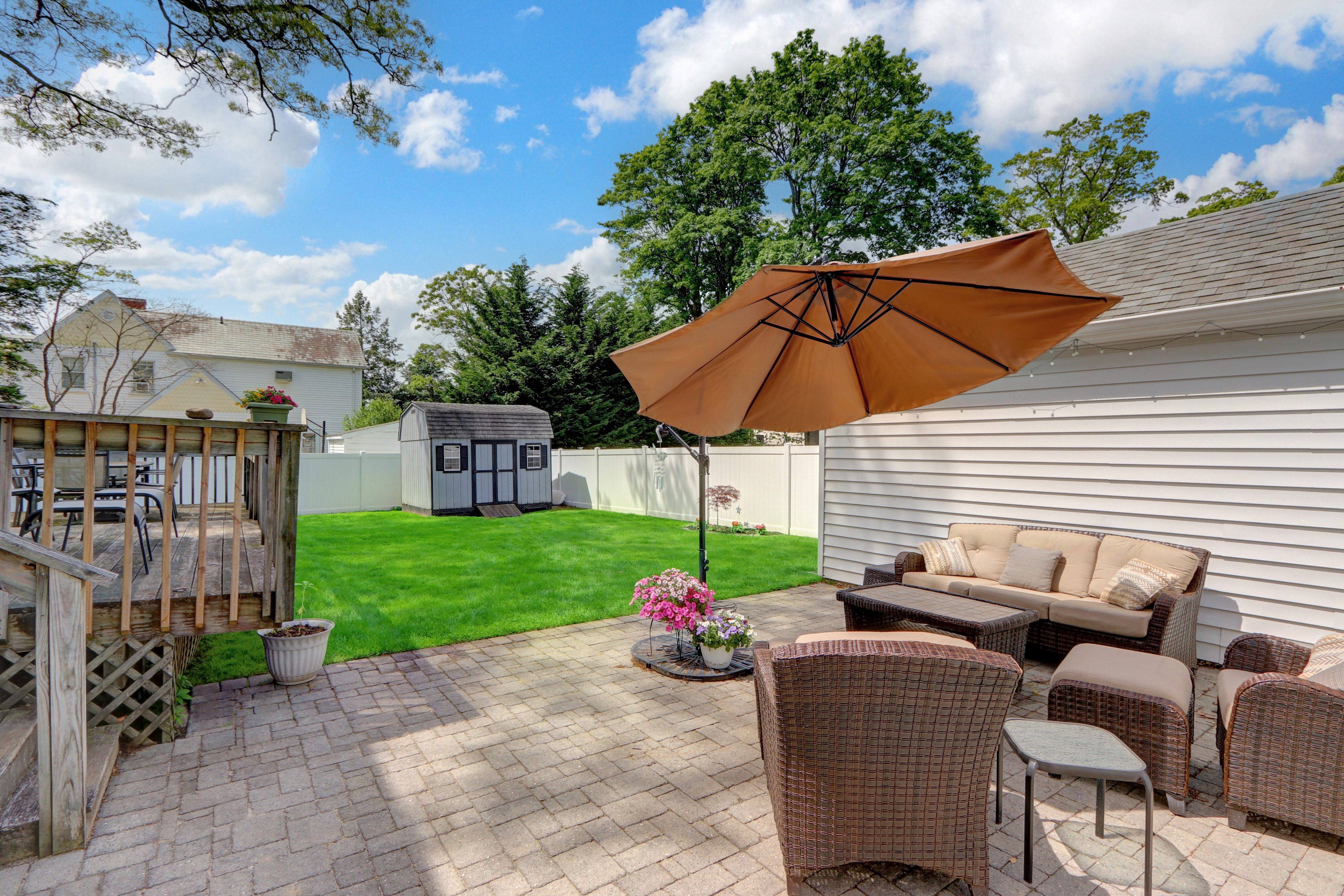 Babylon, New York, 11702, United States, 3 Bedrooms Bedrooms, ,2 BathroomsBathrooms,Residential,For Sale,1861866