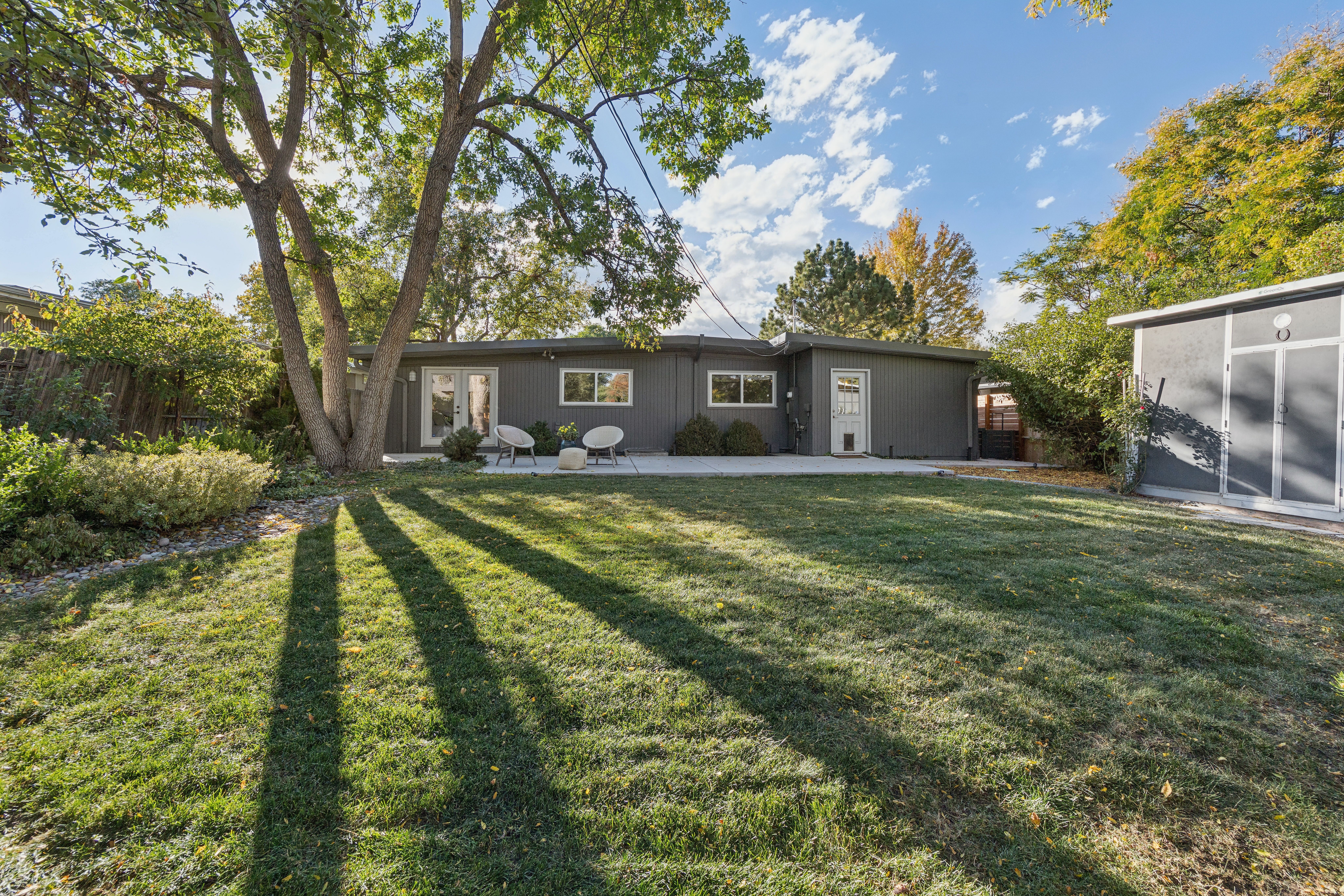  Mid-century modern lives with an effortless connection between indoors and out. - 物件實景