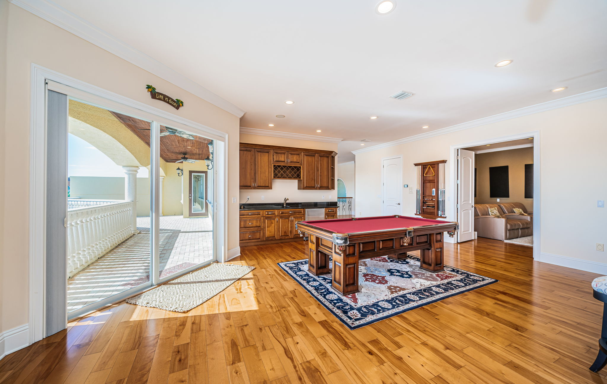 St Petersburg, Florida, 33707, United States, 5 Bedrooms Bedrooms, ,5 BathroomsBathrooms,Residential,For Sale,2006025