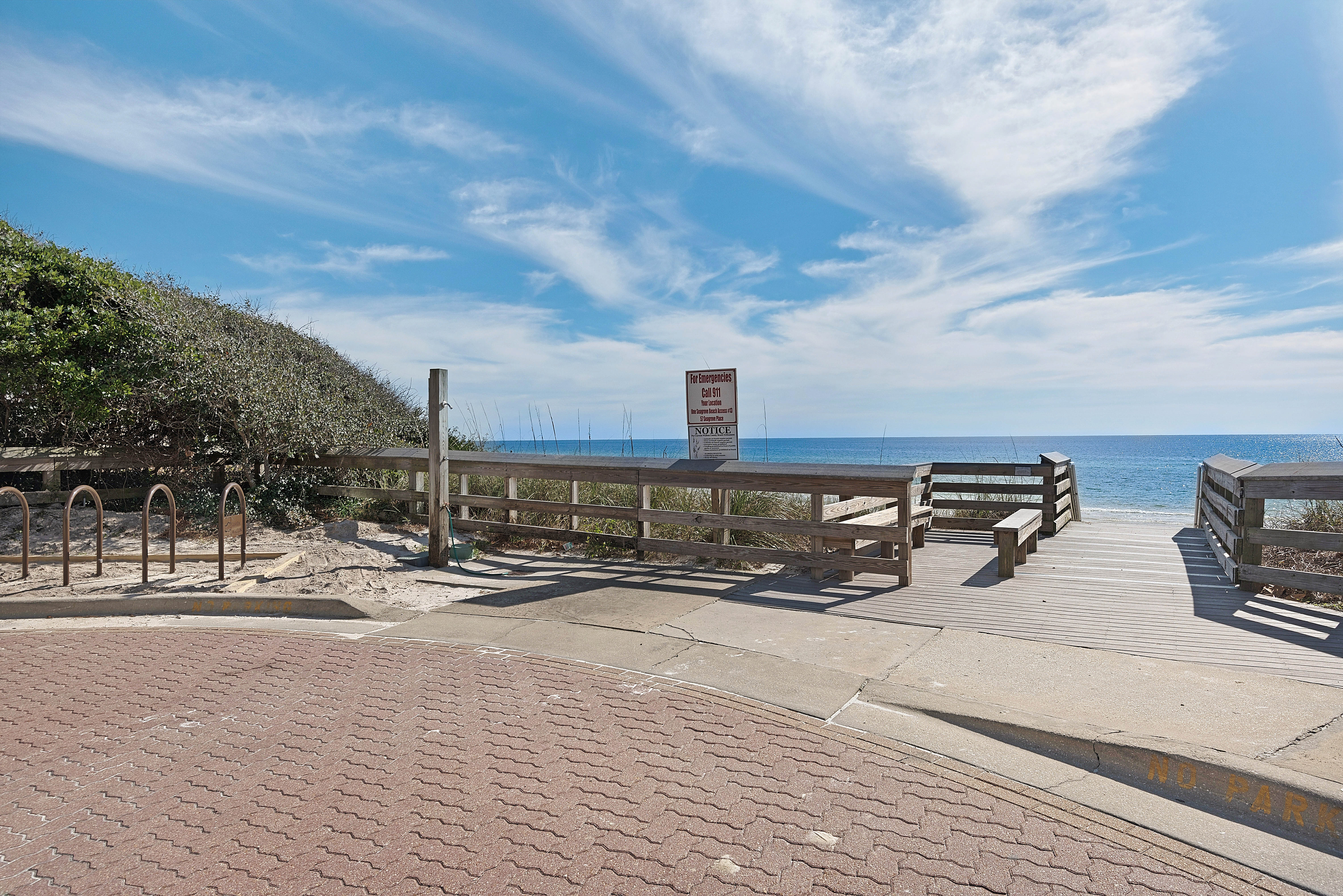  Top-Floor Coastal Condo Steps from Seagrove Beach - 物件實景