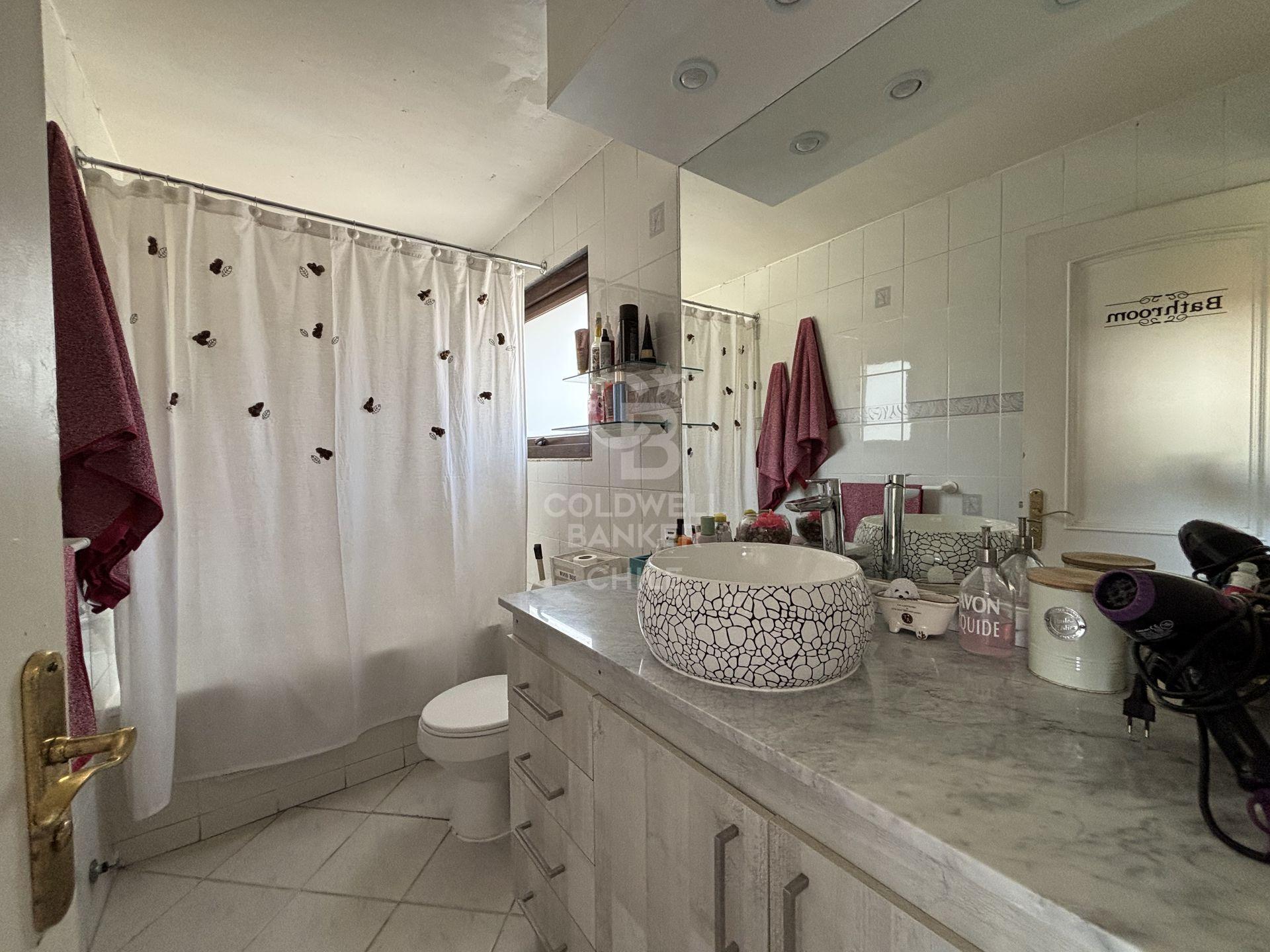 La Reina, Chile, 5 Bedrooms Bedrooms, ,5 BathroomsBathrooms,Residential,For Sale,1779147