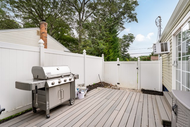 Sound Beach, New York, 11789, United States, 3 Bedrooms Bedrooms, ,2 BathroomsBathrooms,Residential,For Sale,1926183