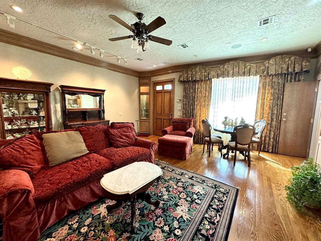 Chickasha, Oklahoma, 73018, United States, 7 Bedrooms Bedrooms, ,7 BathroomsBathrooms,Residential,For Sale,1921777