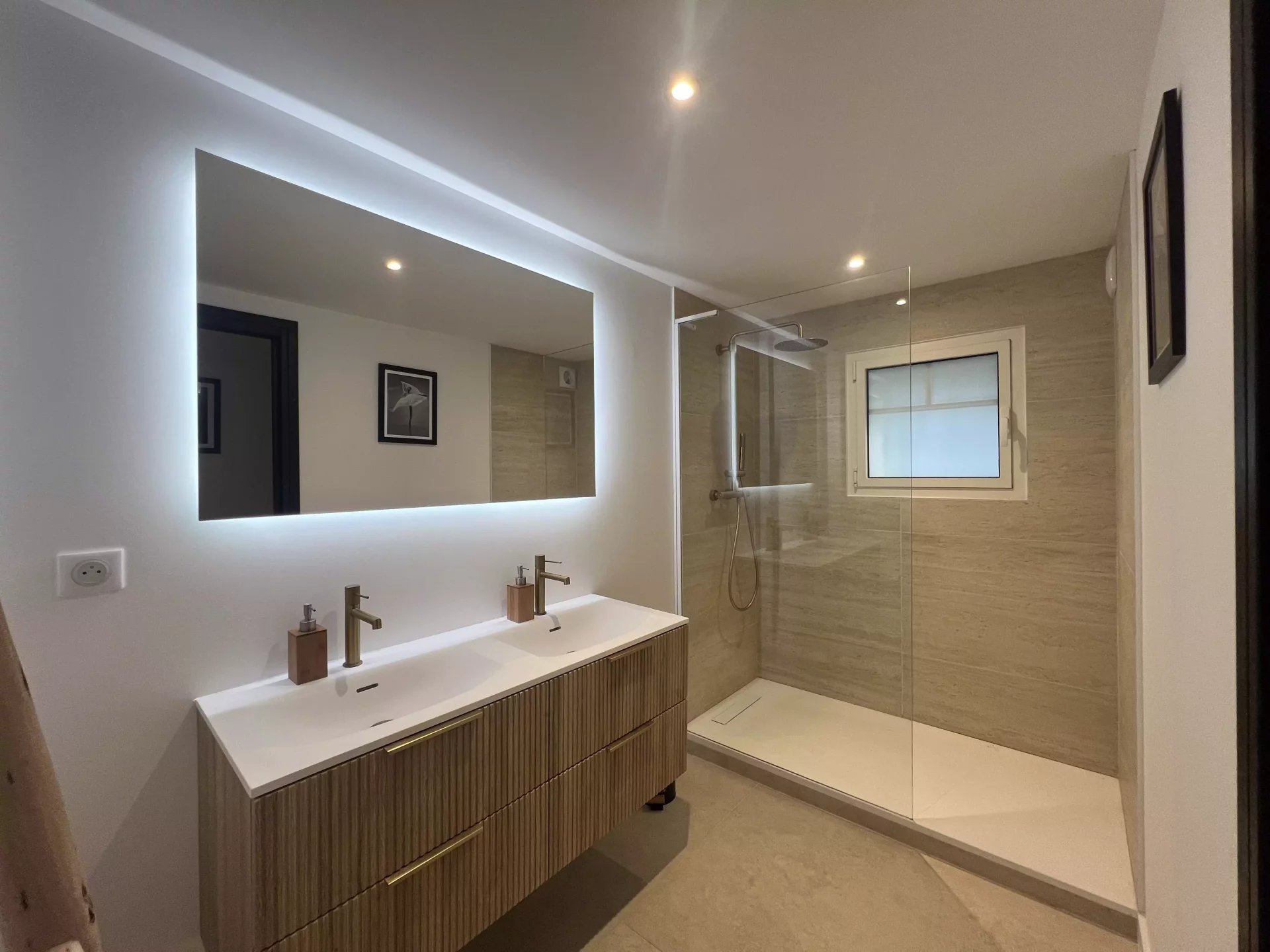 Arcachon, New Aquitaine, 33120, FR, 4 Bedrooms Bedrooms, ,2 BathroomsBathrooms,Residential,For Sale,1996031