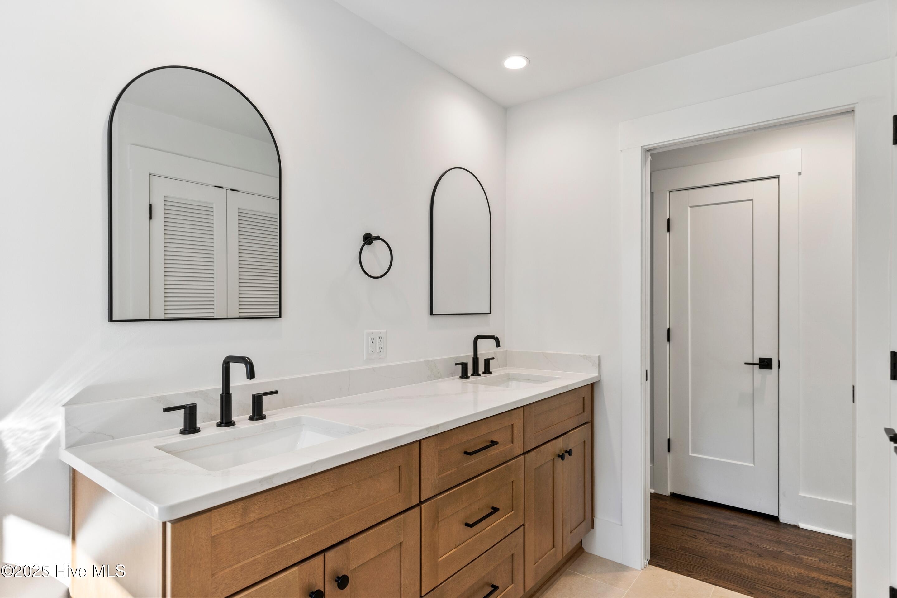 Wilmington, North Carolina, 28403, United States, 4 Bedrooms Bedrooms, ,2 BathroomsBathrooms,Residential,For Sale,1991913