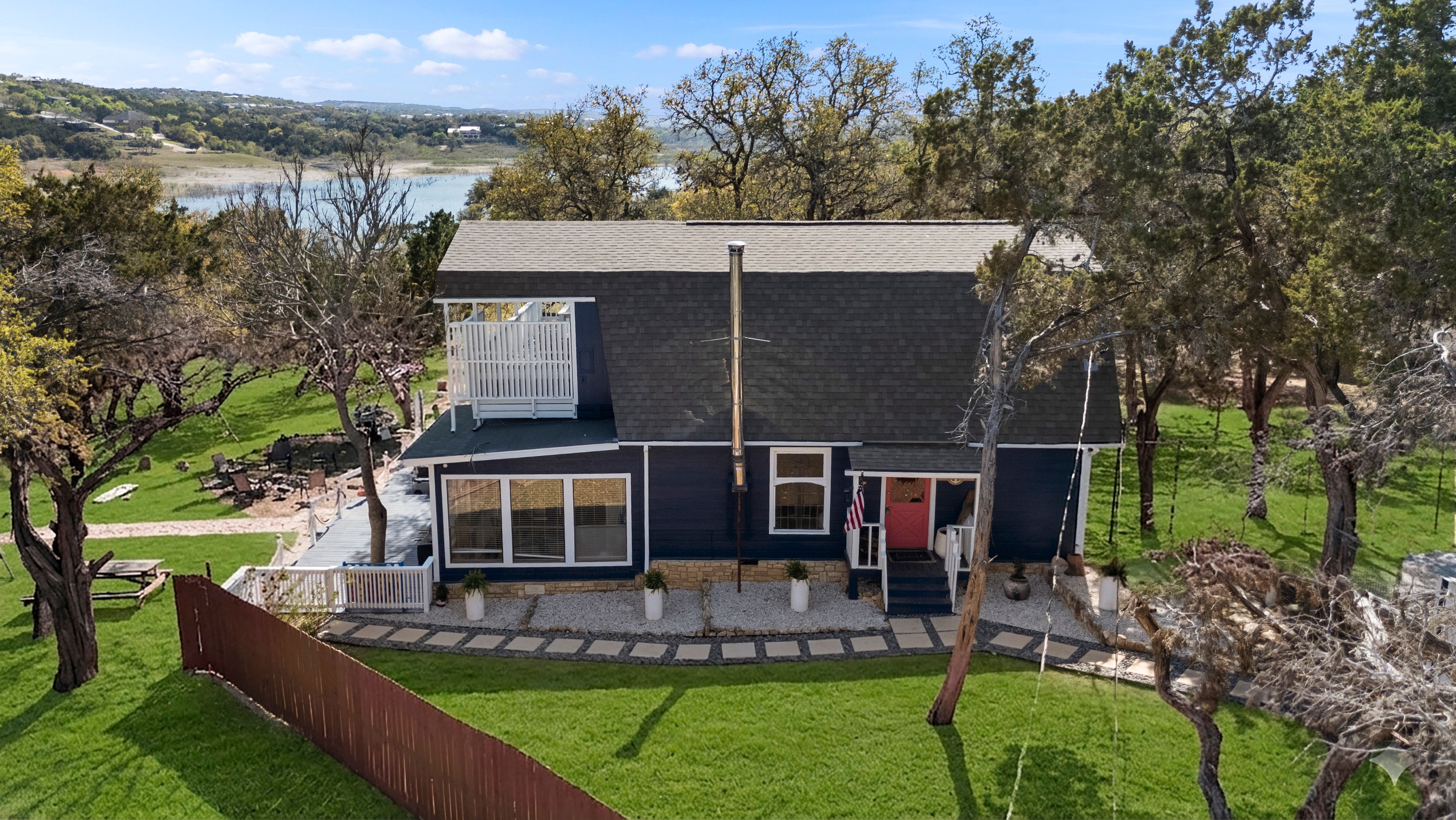  Prime Lakefront Living with Stunning Views - 物件實景