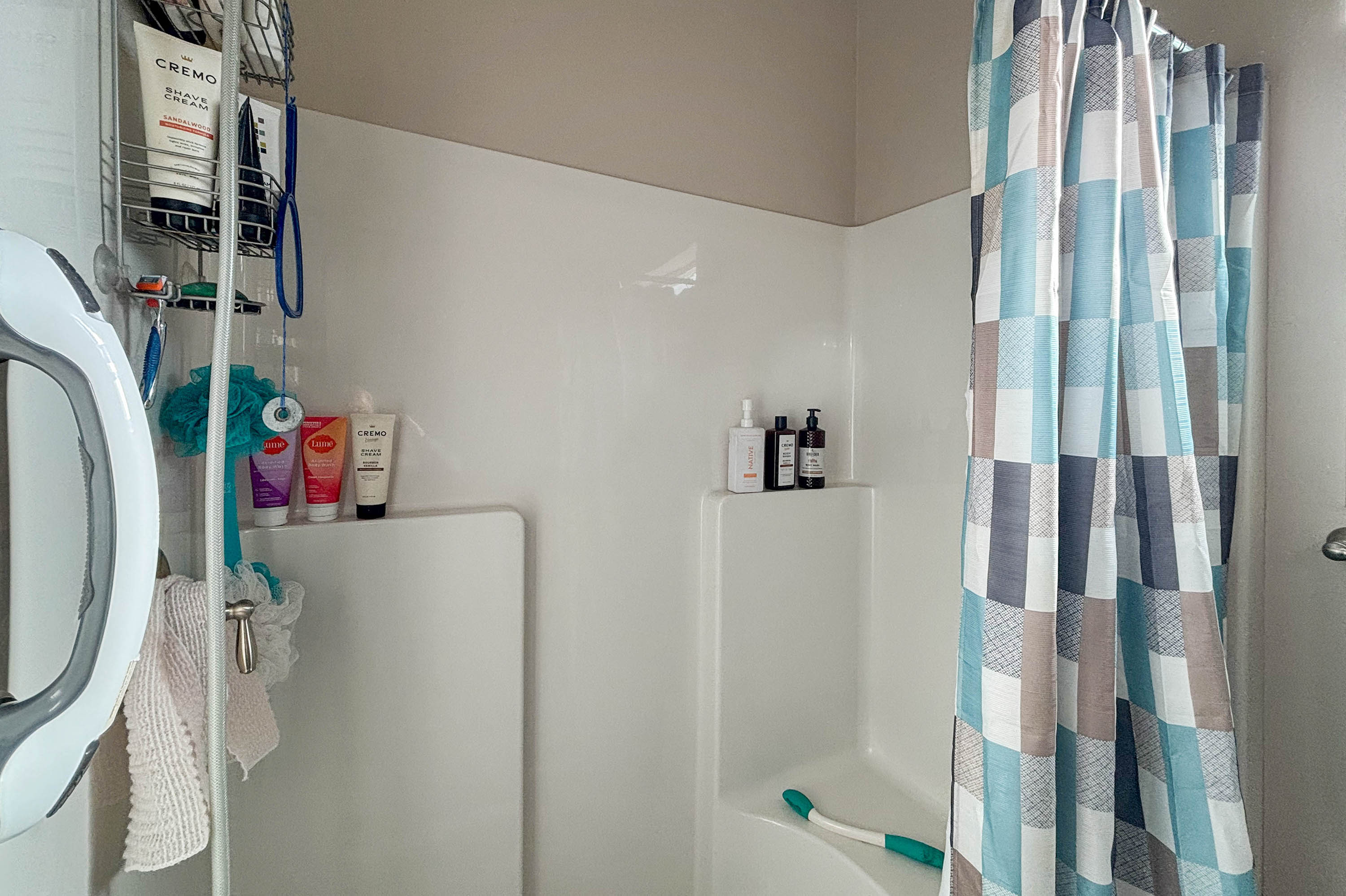 Sandpoint, Idaho, 83864, United States, 3 Bedrooms Bedrooms, ,2 BathroomsBathrooms,Residential,For Sale,2005755