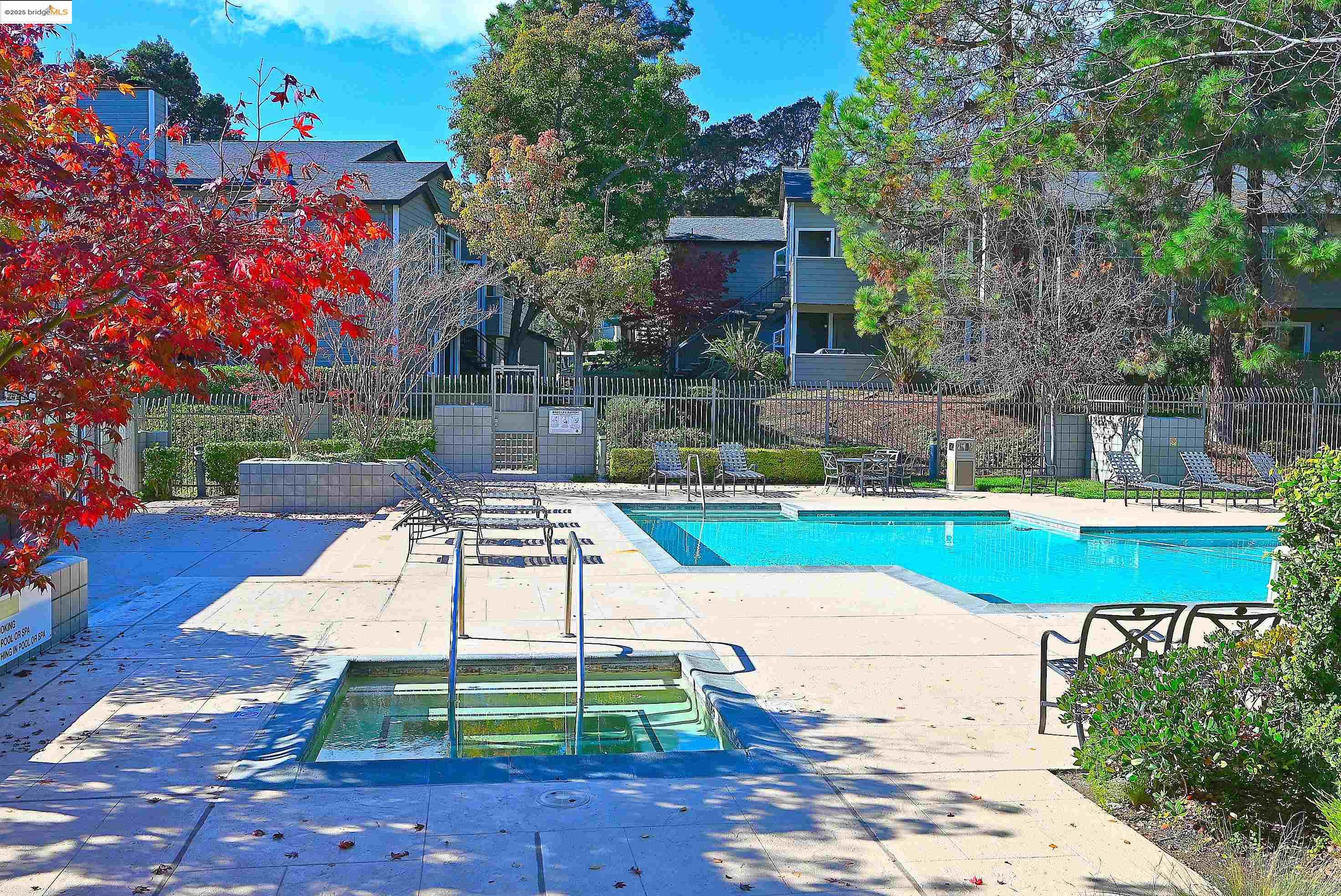 Oakland, California, 94605, United States, 2 Bedrooms Bedrooms, ,2 BathroomsBathrooms,Residential,For Sale,2000810