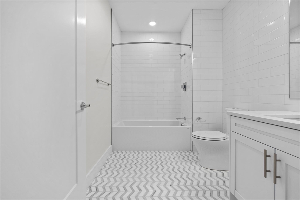 Boston, Massachusetts, 02128, United States, 2 Bedrooms Bedrooms, ,2 BathroomsBathrooms,Residential,For Sale,1942738