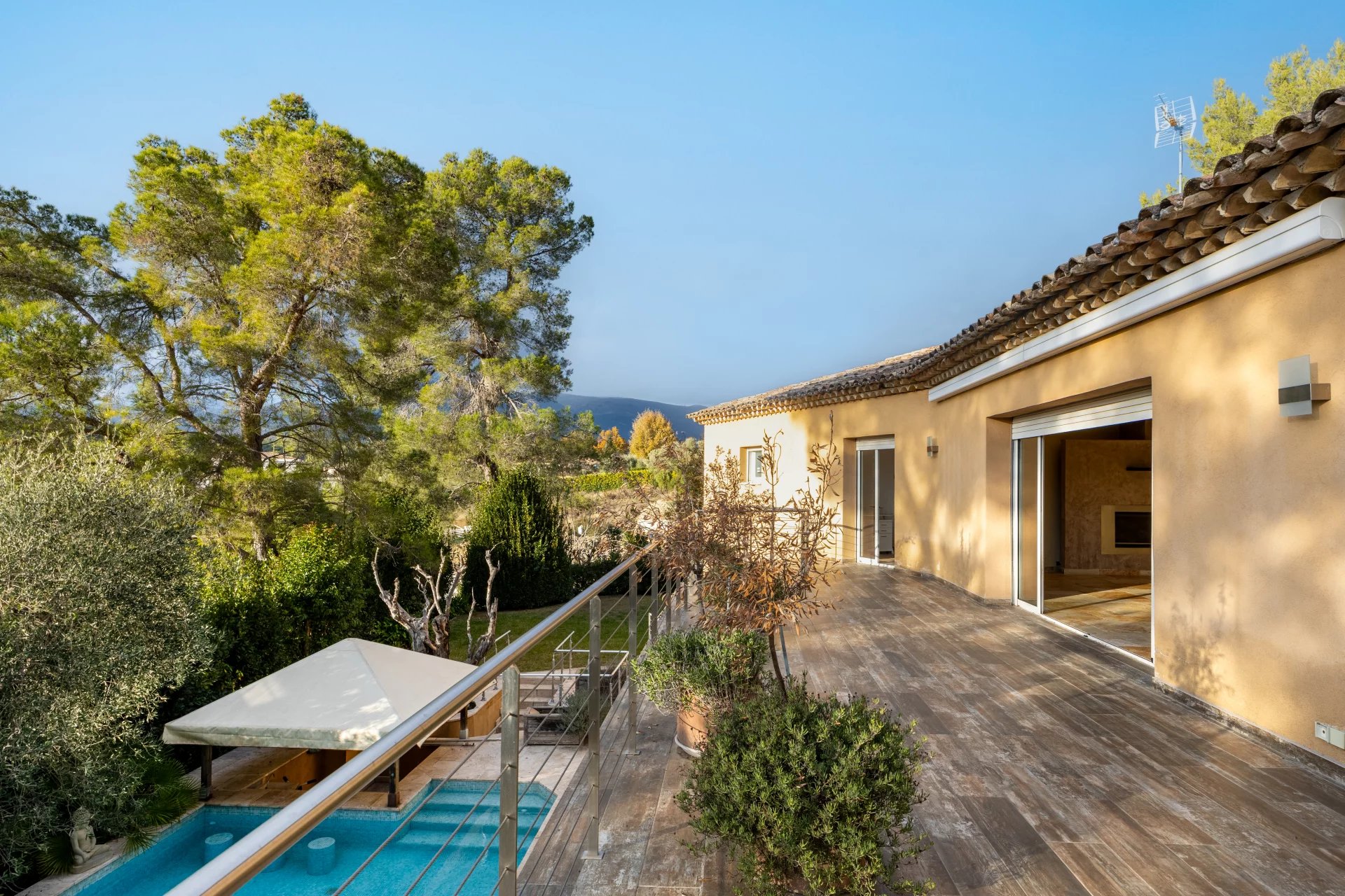 Roquefort-les-Pins, Provence-Alpes-Côte d’Azur, 06330, FR, 5 Bedrooms Bedrooms, ,4 BathroomsBathrooms,Residential,For Sale,1999073