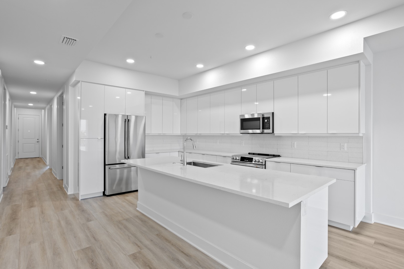 Madeira Beach, Florida, 33708, United States, 3 Bedrooms Bedrooms, ,3 BathroomsBathrooms,Residential,For Sale,1854294