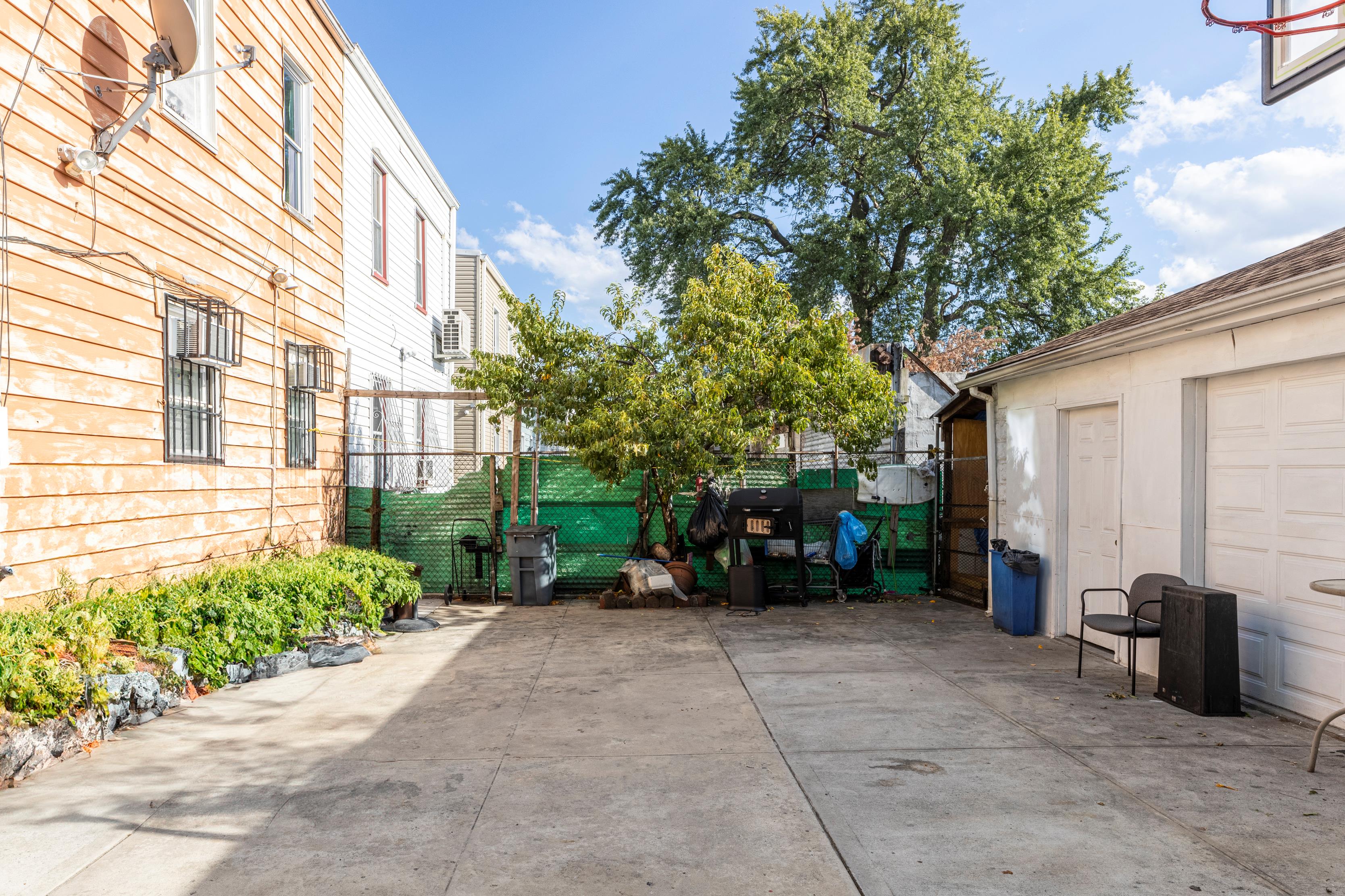 Corona, New York, 11368, United States, 10 Bedrooms Bedrooms, ,3 BathroomsBathrooms,Residential,For Sale,1976119