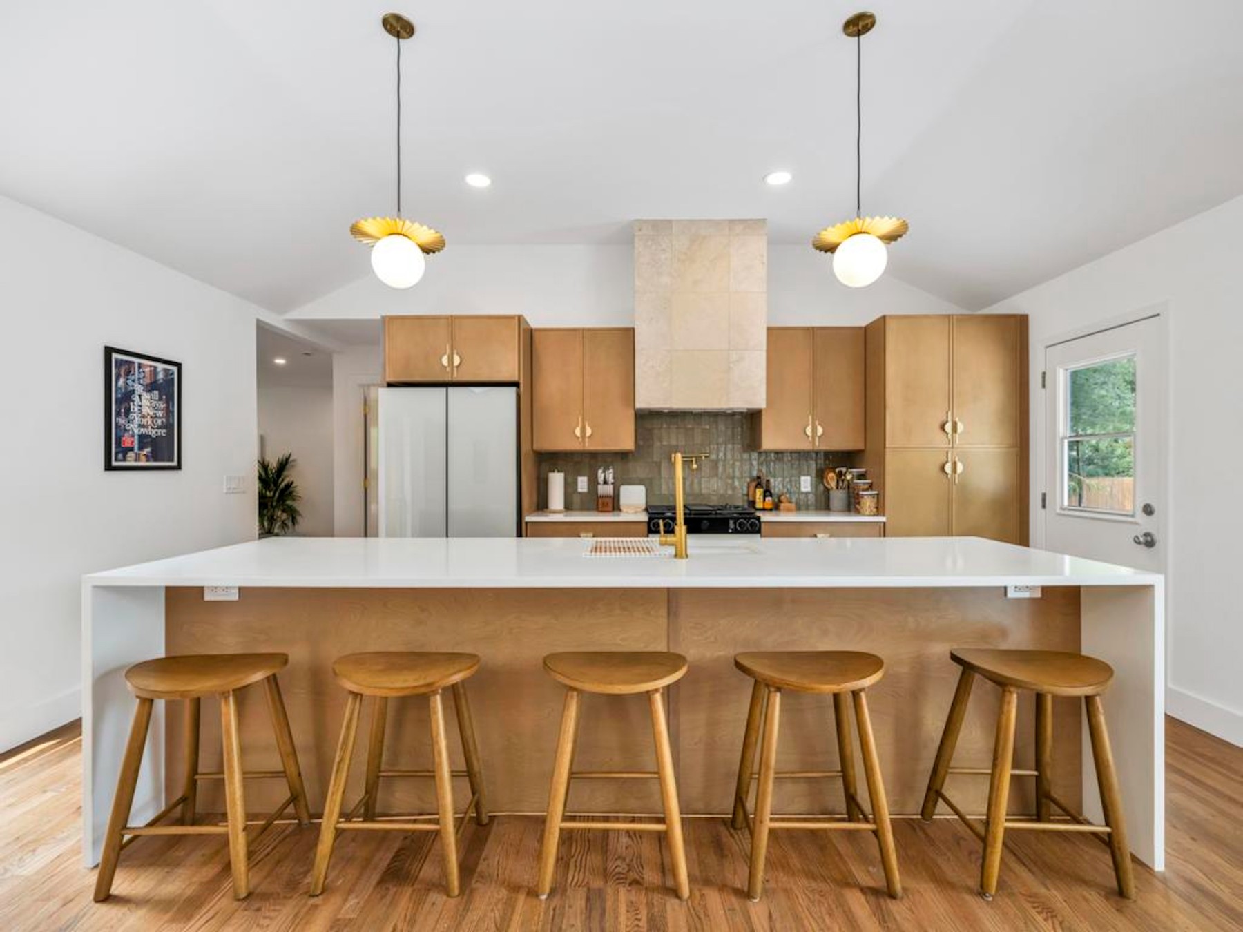 Modern Brand New Renovation - Waterfront community - 物件實景