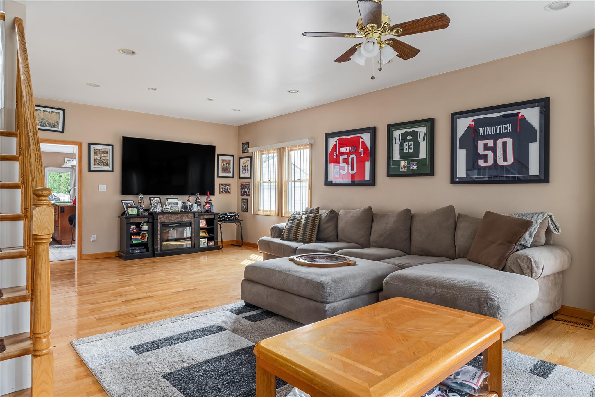 Lindenhurst, New York, 11757, United States, 4 Bedrooms Bedrooms, ,2 BathroomsBathrooms,Residential,For Sale,1935341