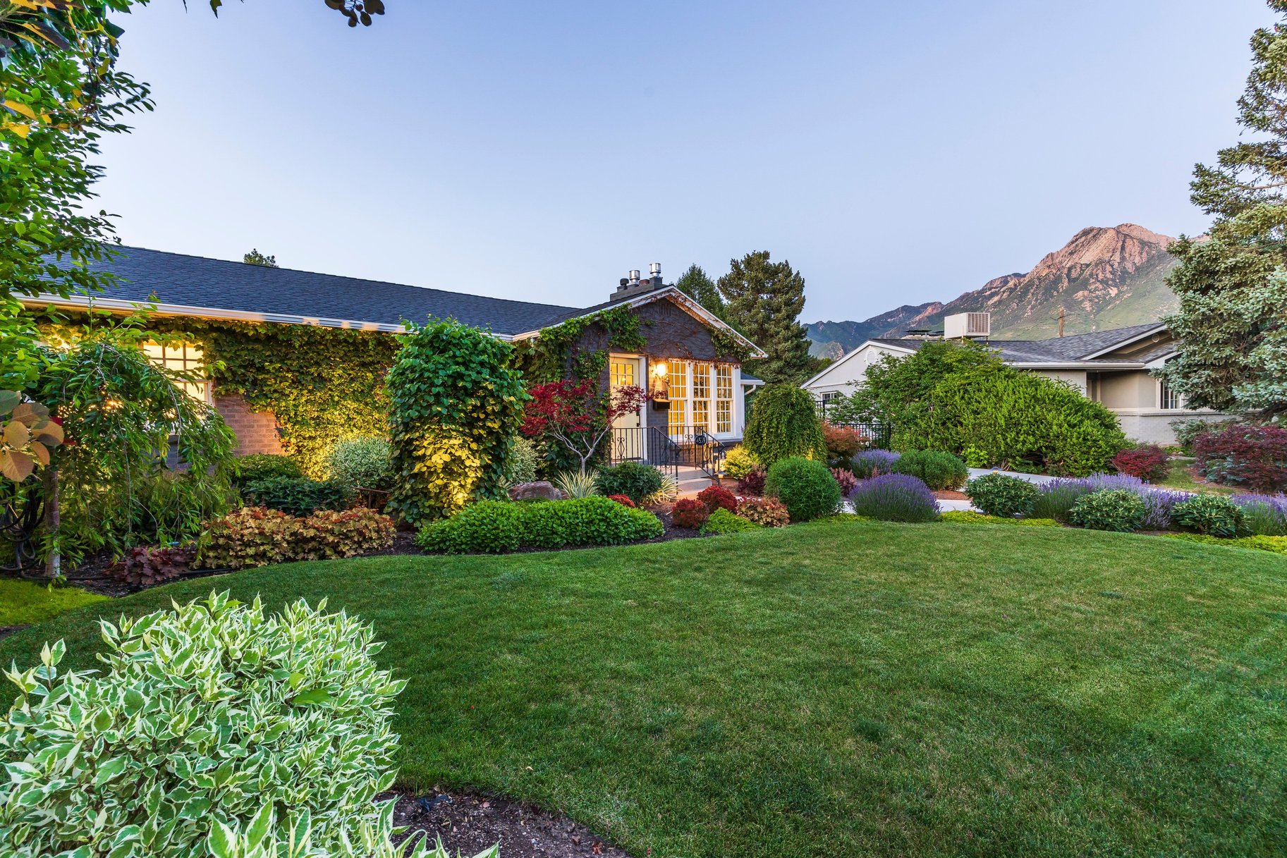  Tastefully Updated Holladay Rambler on .60 acre Manicured Lot - 物件實景